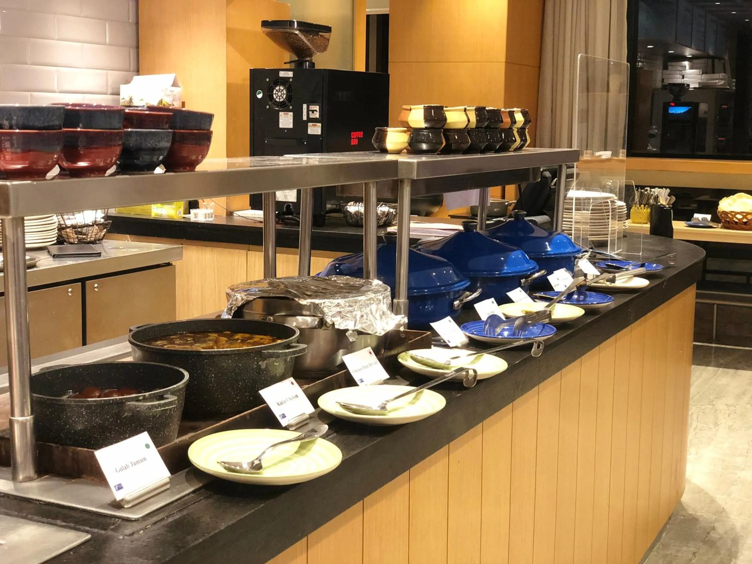 Restaurant/places to eat in Holiday Inn Express Hyderabad Banjara Hills by IHG