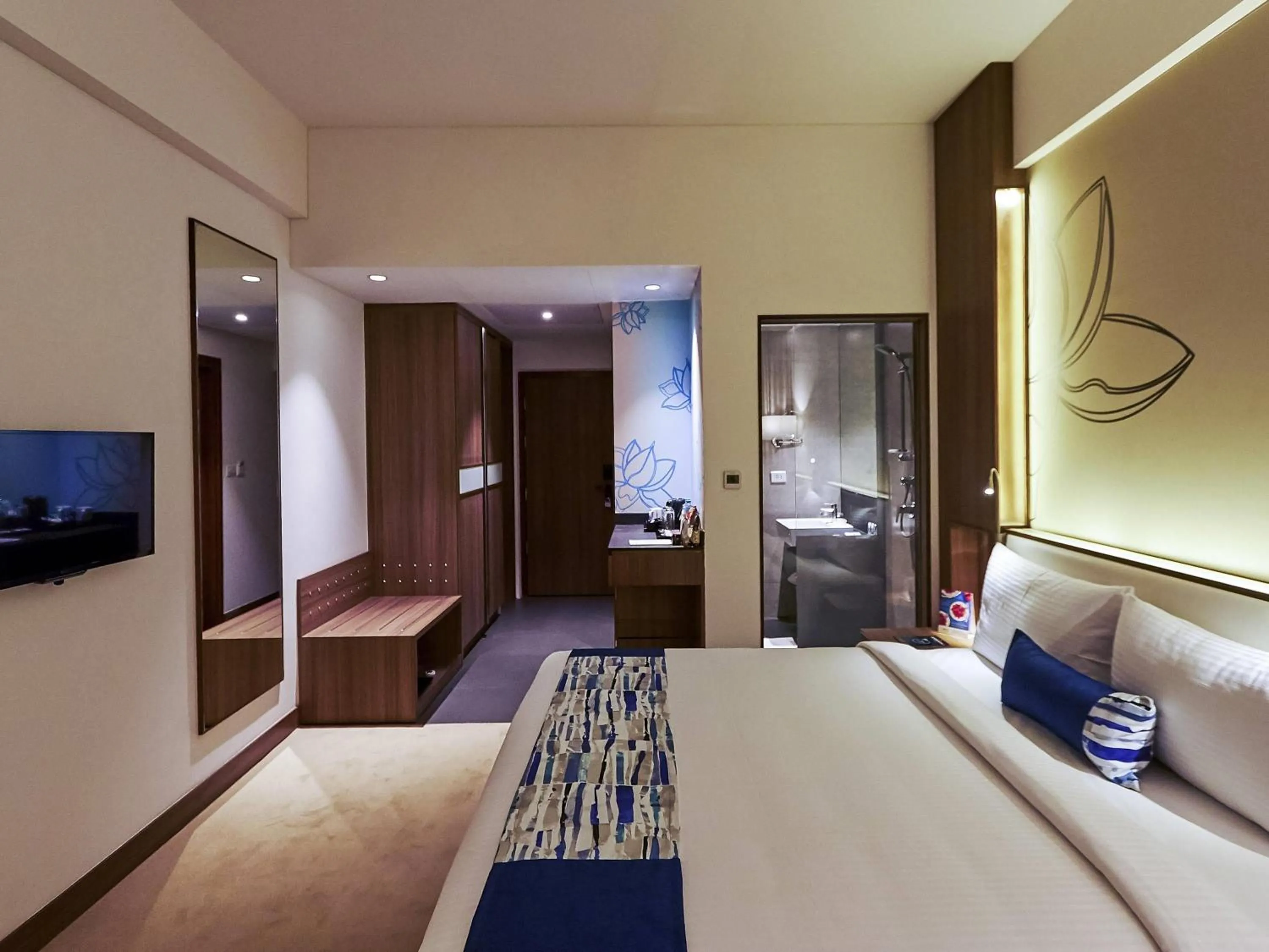 Bedroom, Bed in Mercure Chennai Sriperumbudur