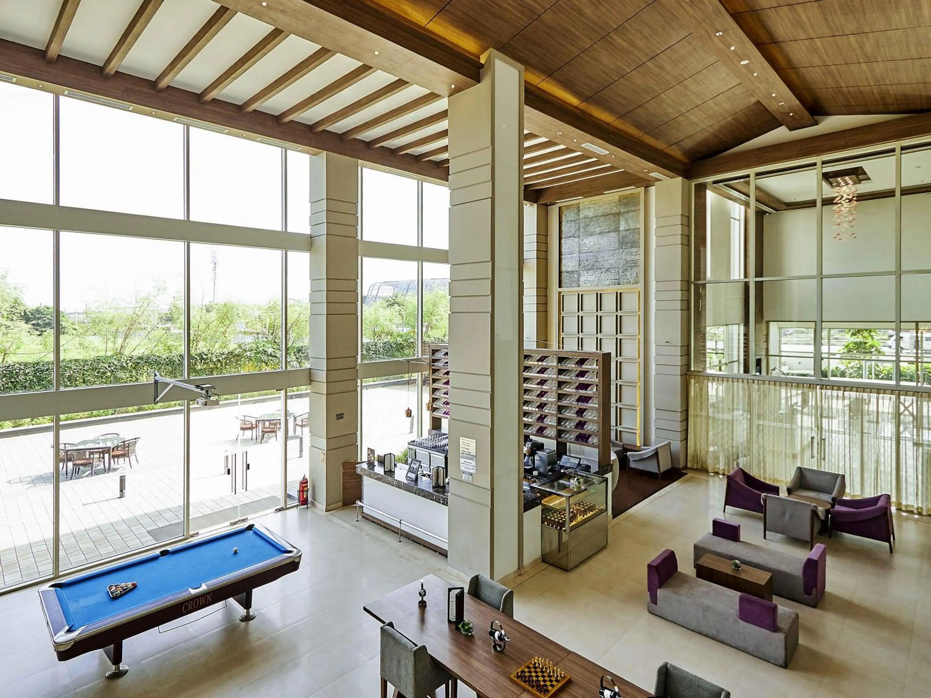 Lounge or bar in Mercure Chennai Sriperumbudur