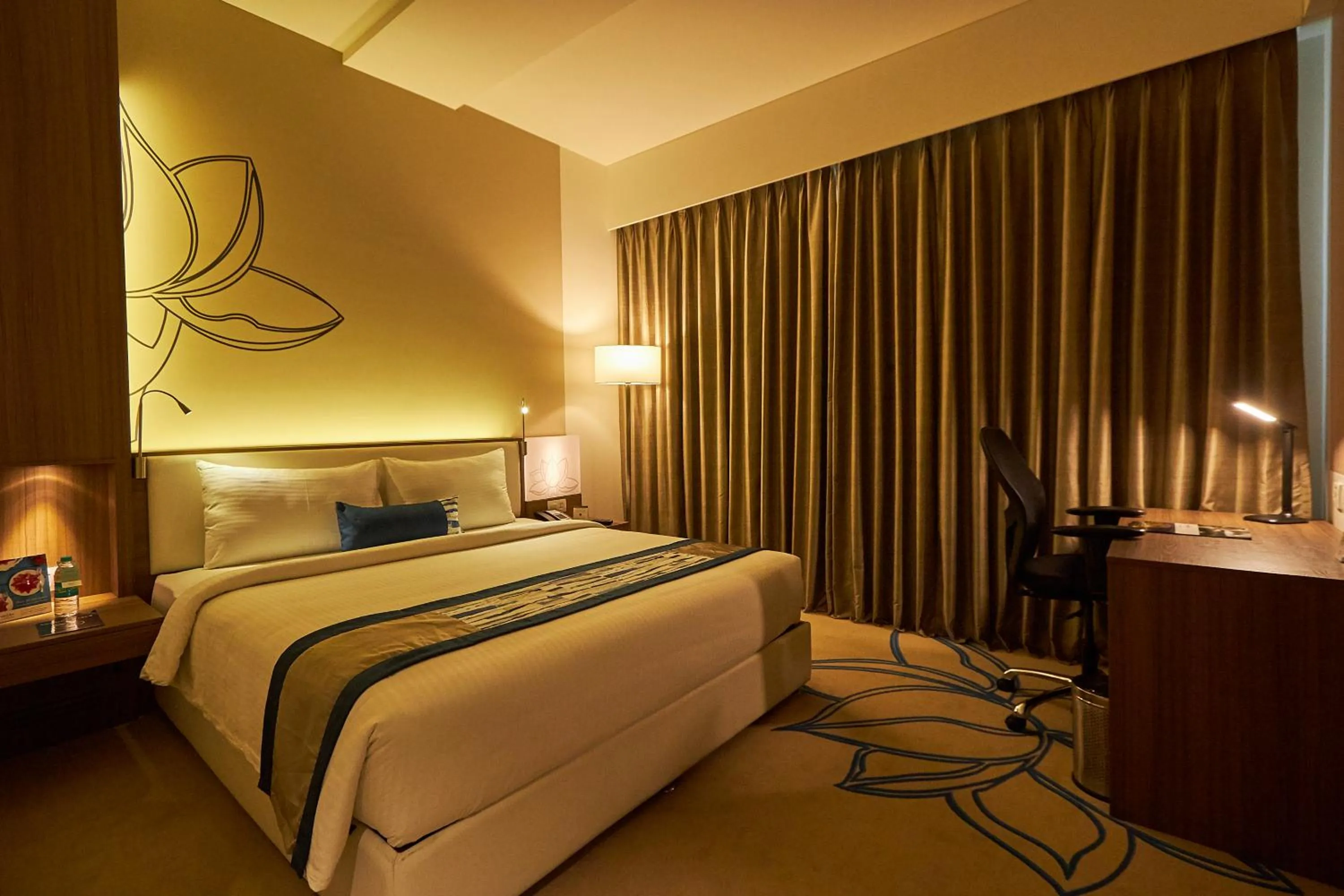 Bed in Mercure Chennai Sriperumbudur