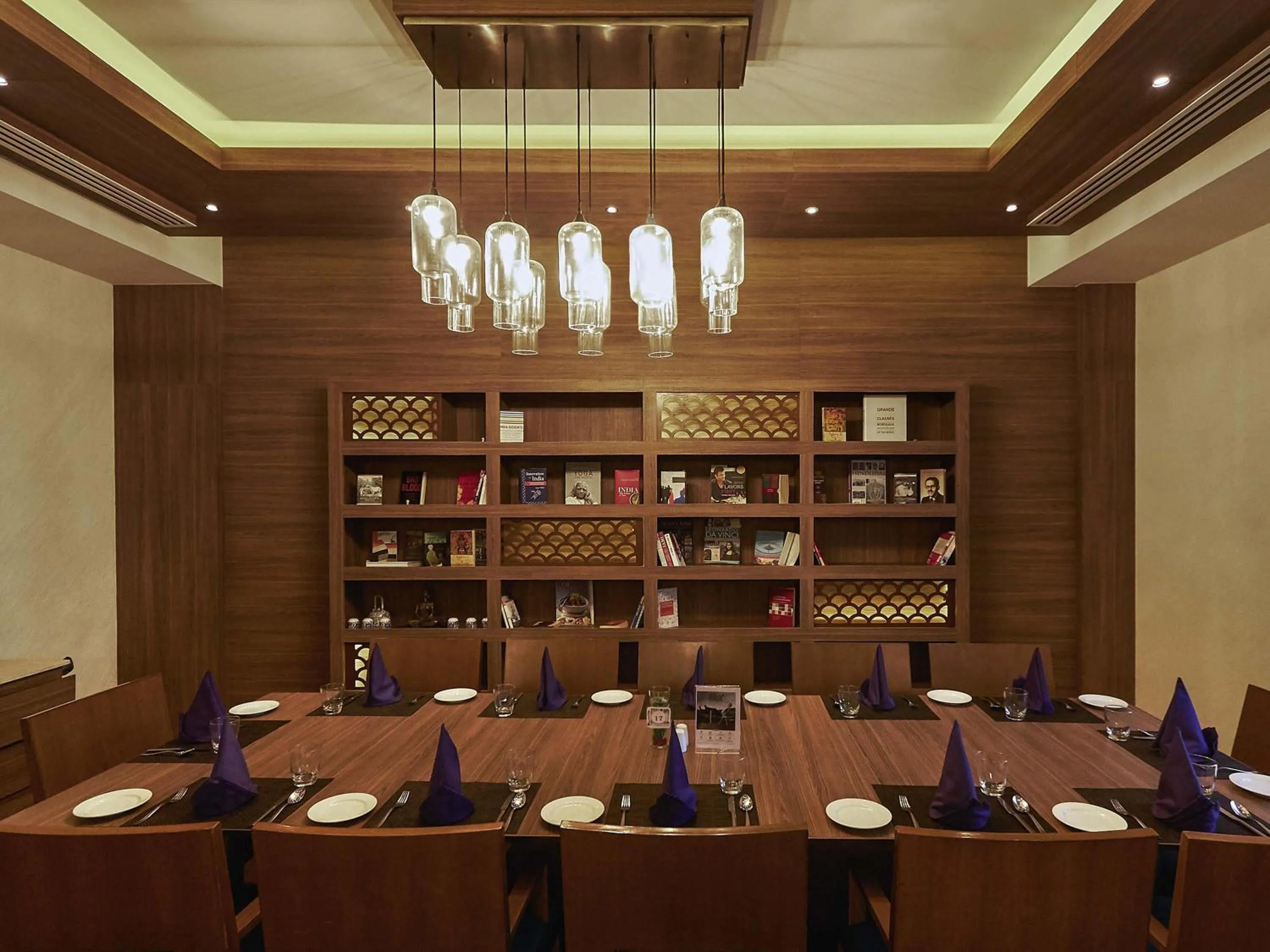 Restaurant/places to eat in Mercure Chennai Sriperumbudur
