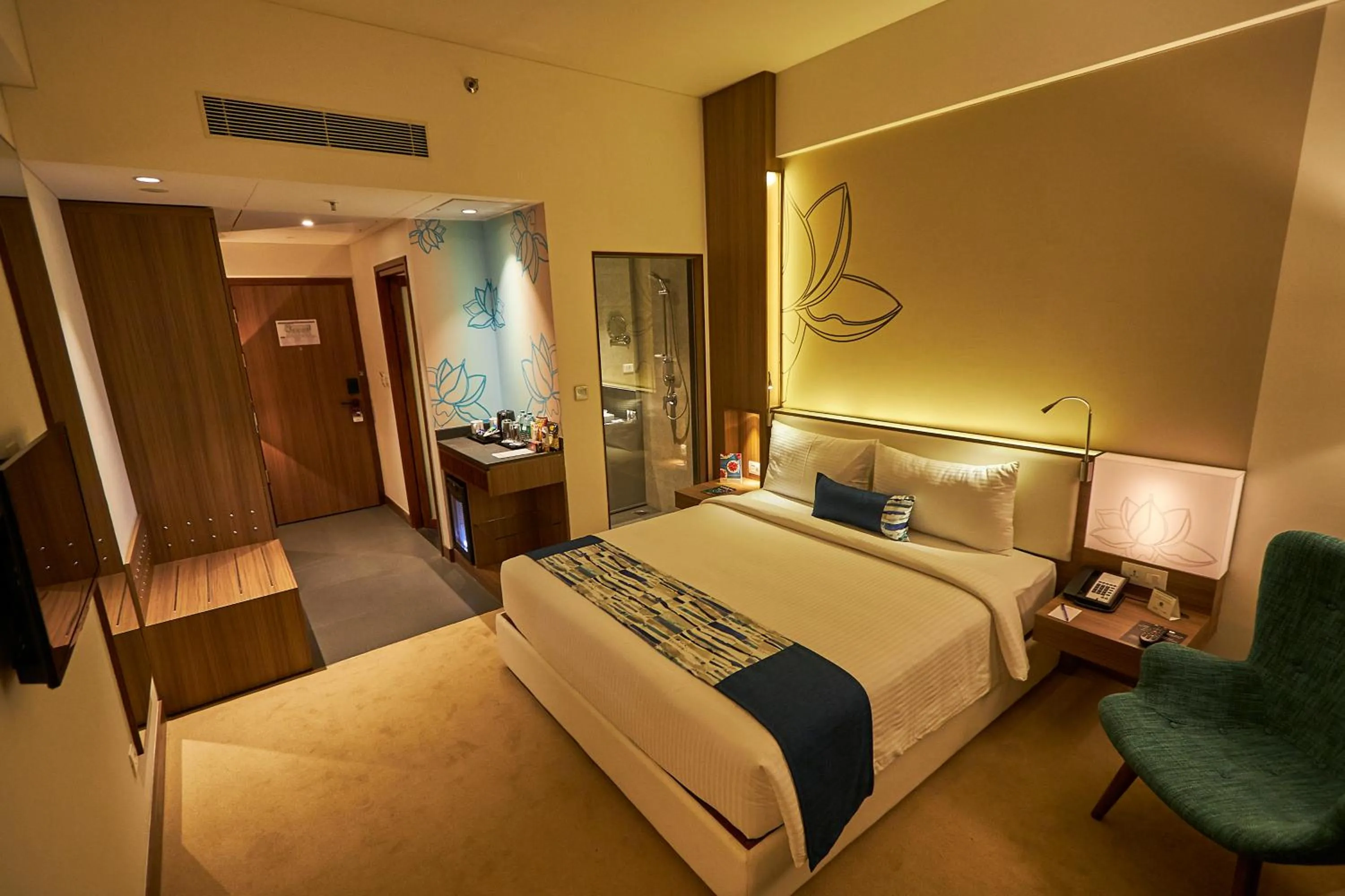 Bed in Mercure Chennai Sriperumbudur