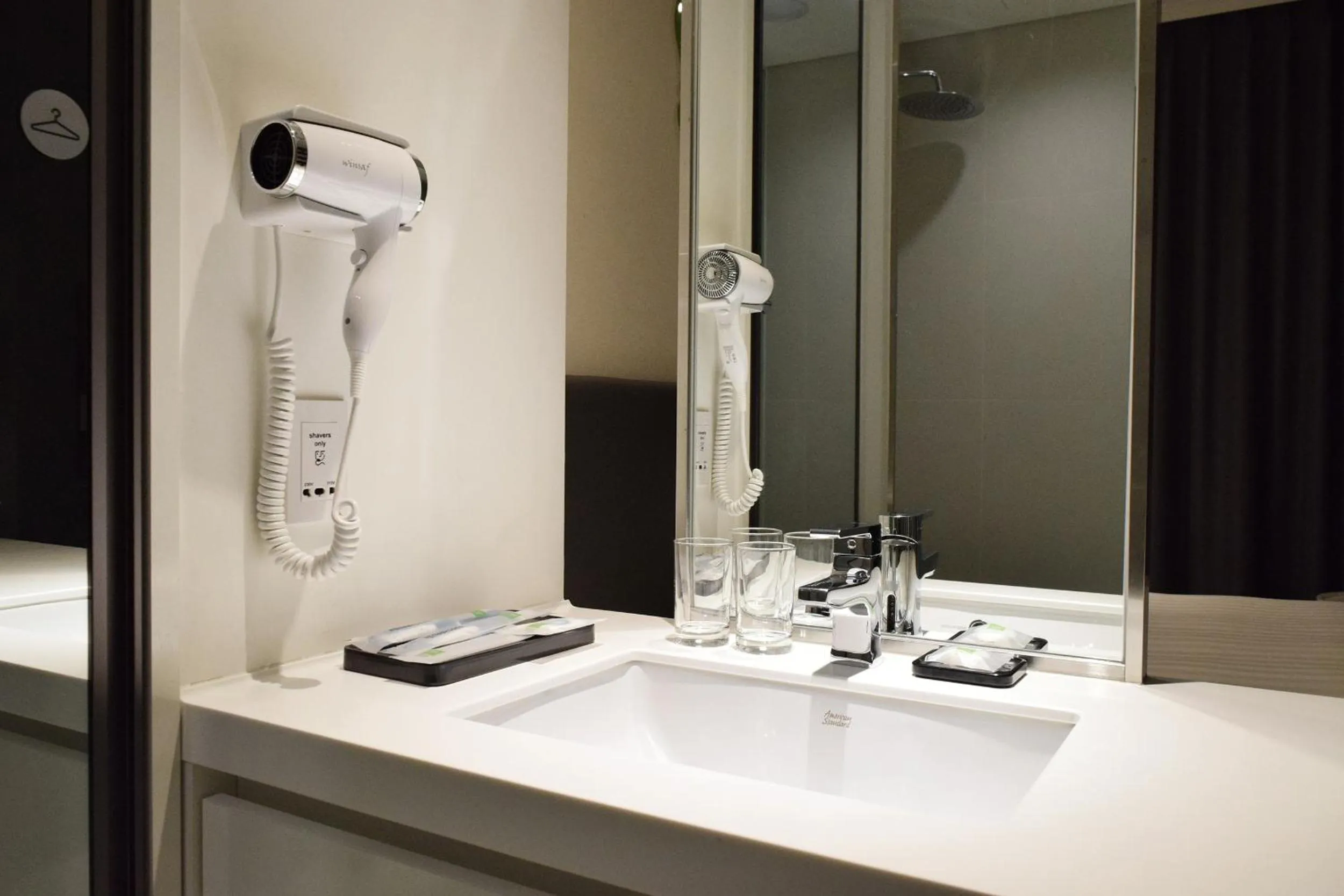 Toilet in ibis Styles Ambassador Seoul Yongsan