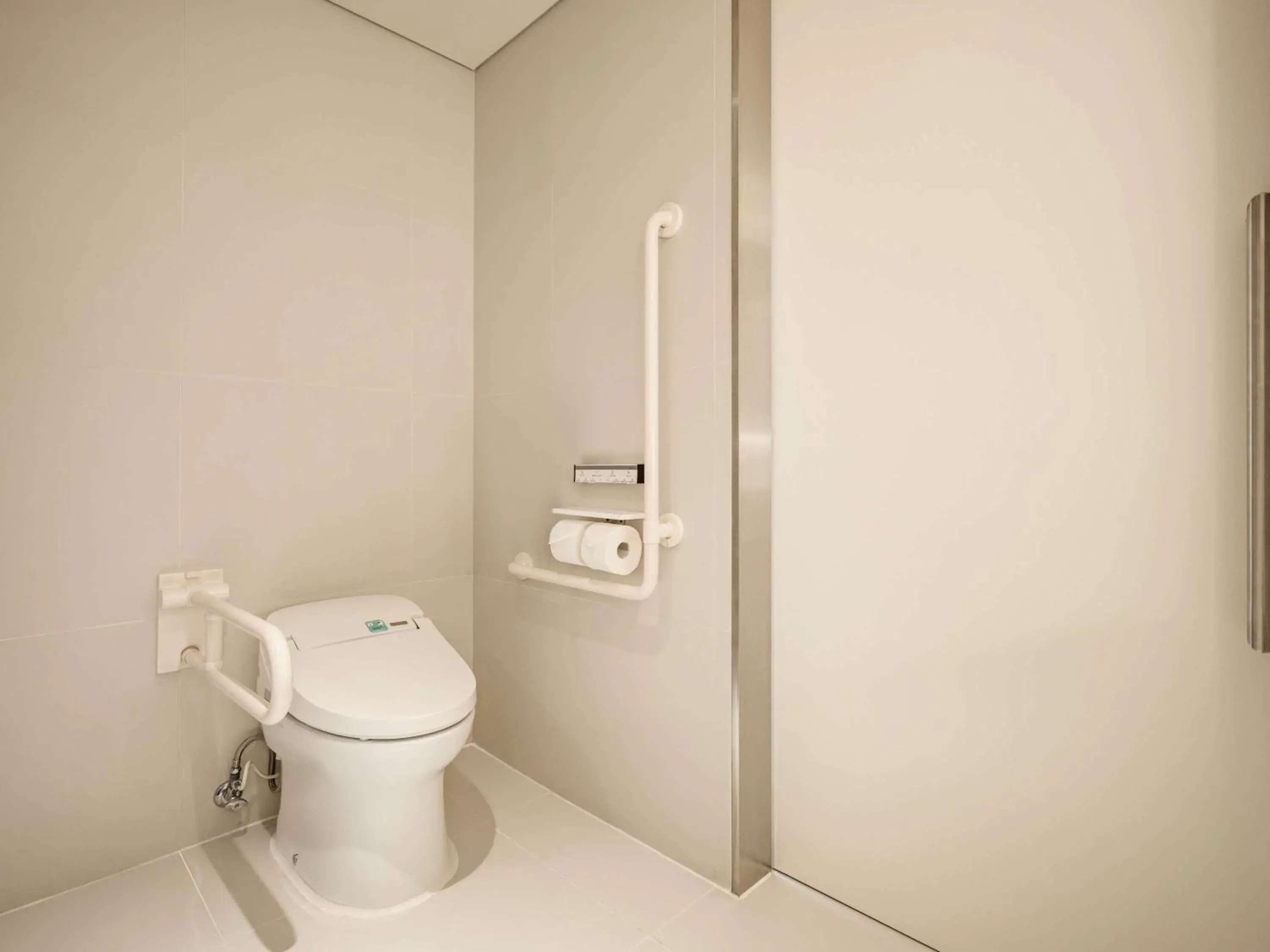 Bathroom in ibis Styles Ambassador Seoul Yongsan Bathroom in ibis Styles Ambassador Seoul Yongsan