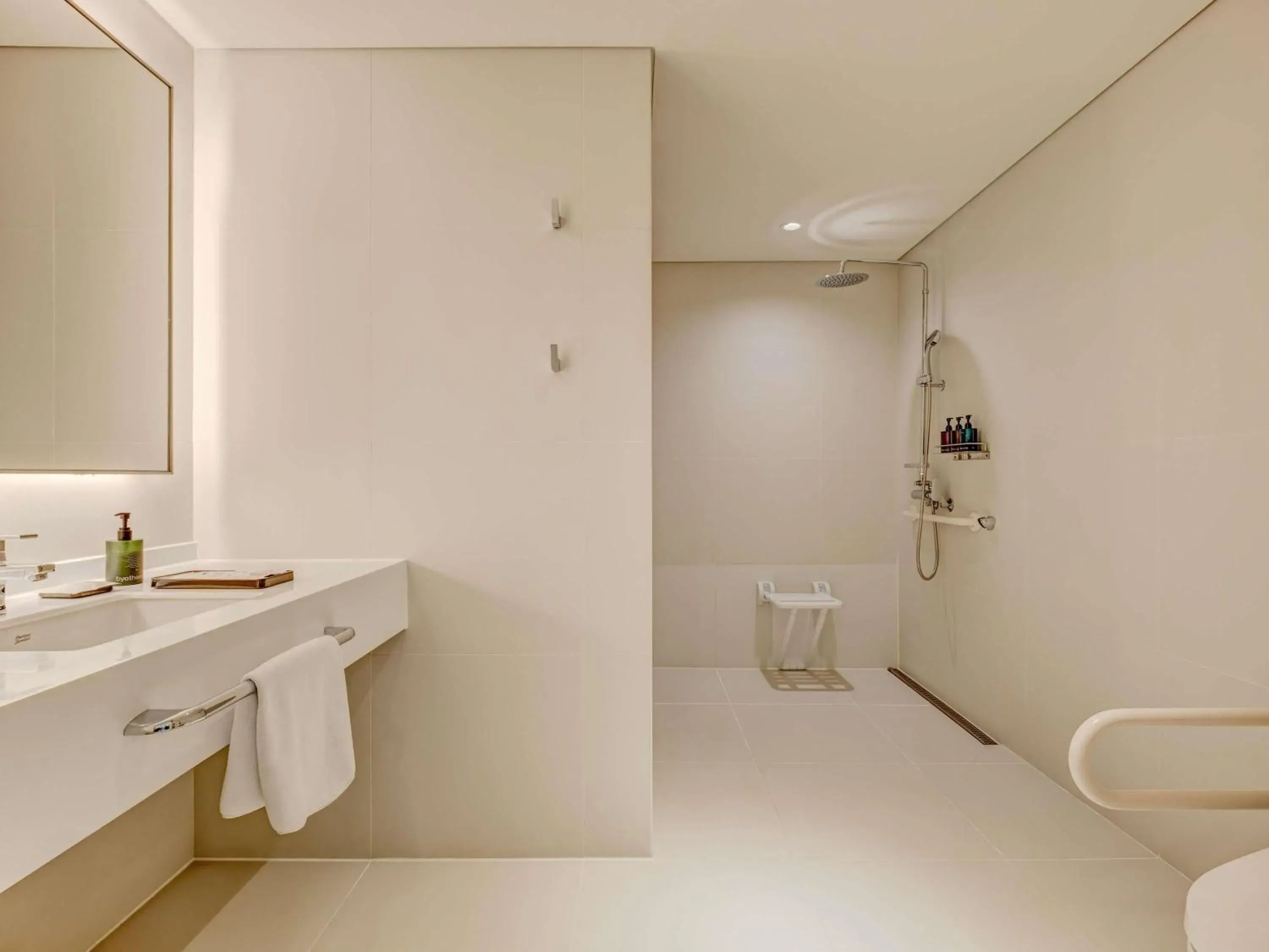 Bedroom in ibis Styles Ambassador Seoul Yongsan Bedroom in ibis Styles Ambassador Seoul Yongsan