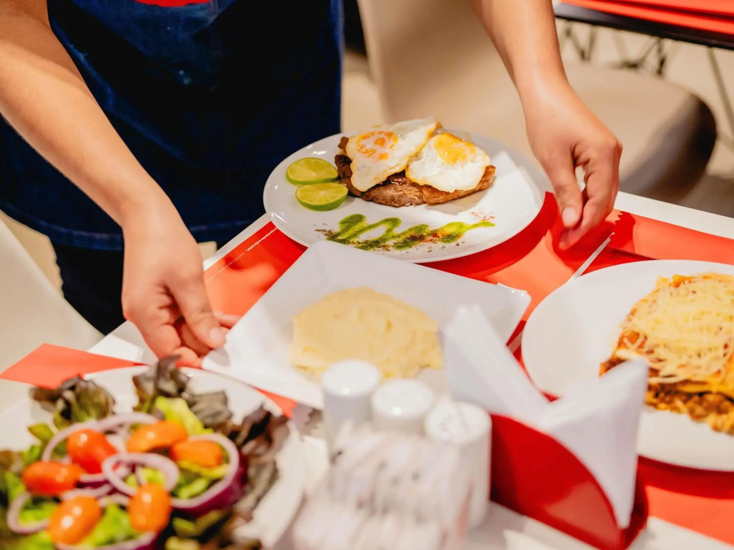 Lounge or bar in ibis Asuncion Lounge or bar in ibis Asuncion