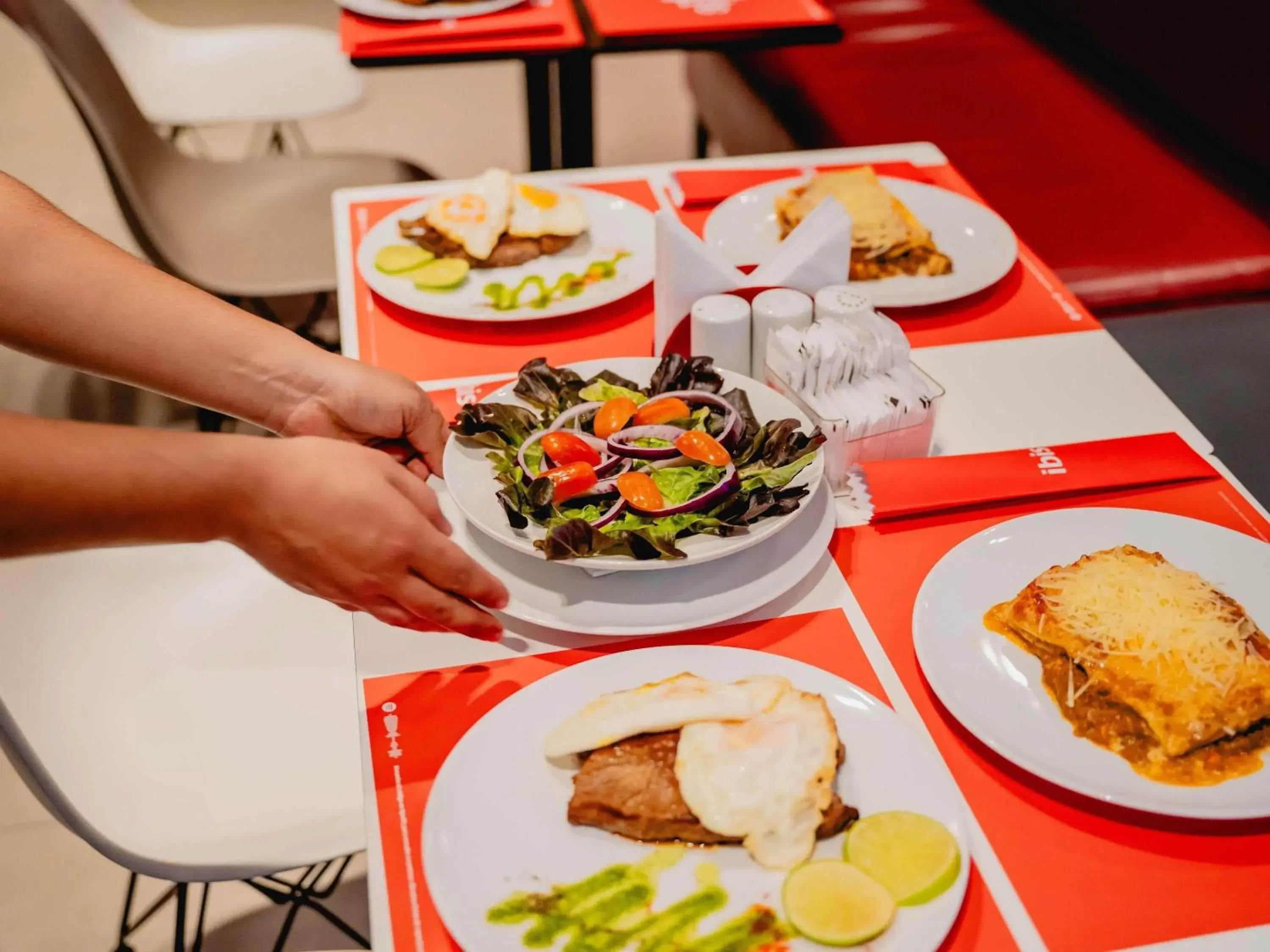 Lounge or bar in ibis Asuncion Lounge or bar in ibis Asuncion