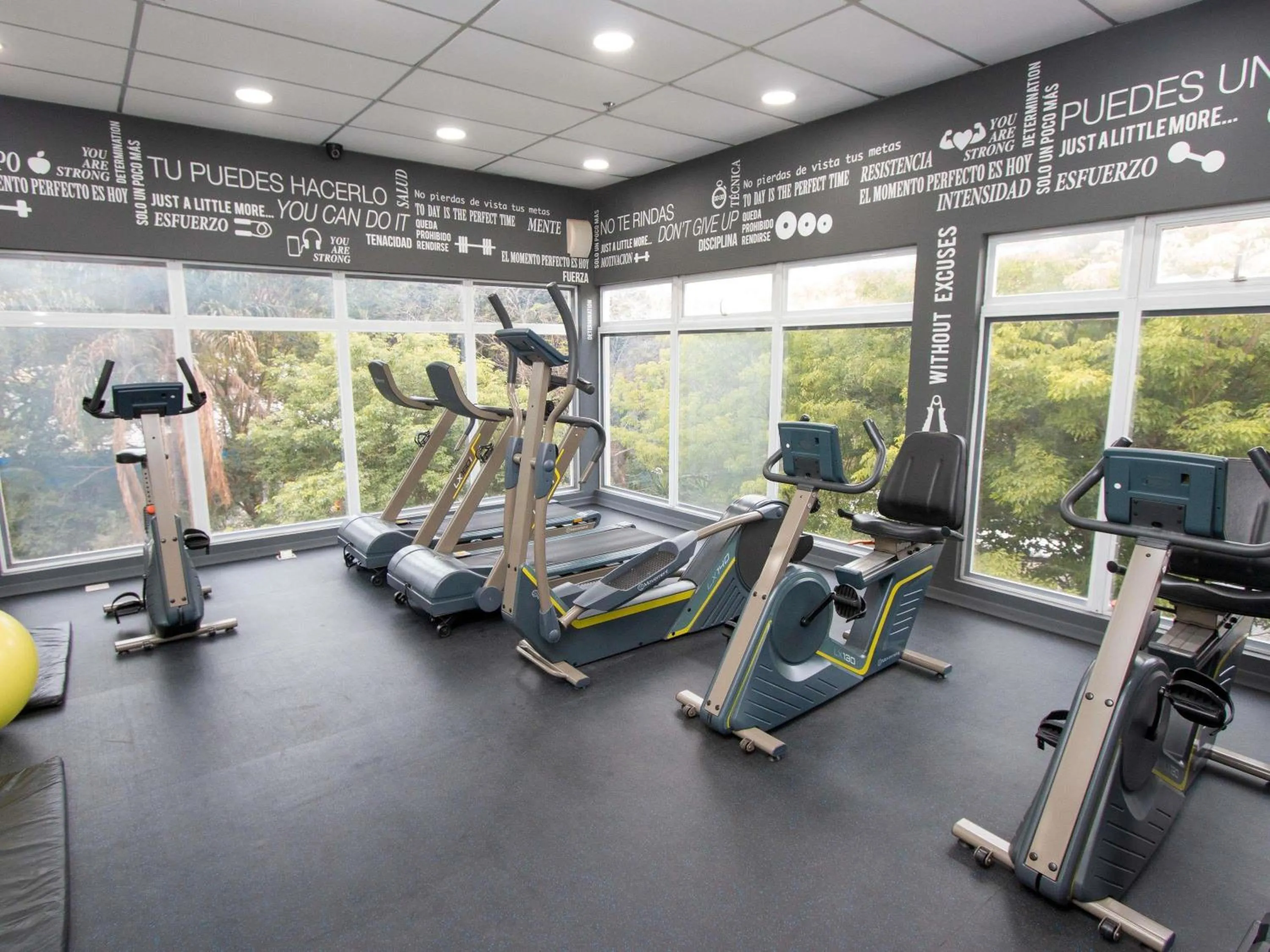 Fitness centre/facilities in ibis Asuncion