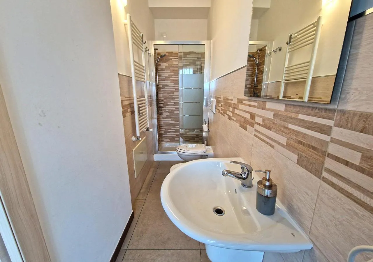 Shower in B&B Viale San Pietro