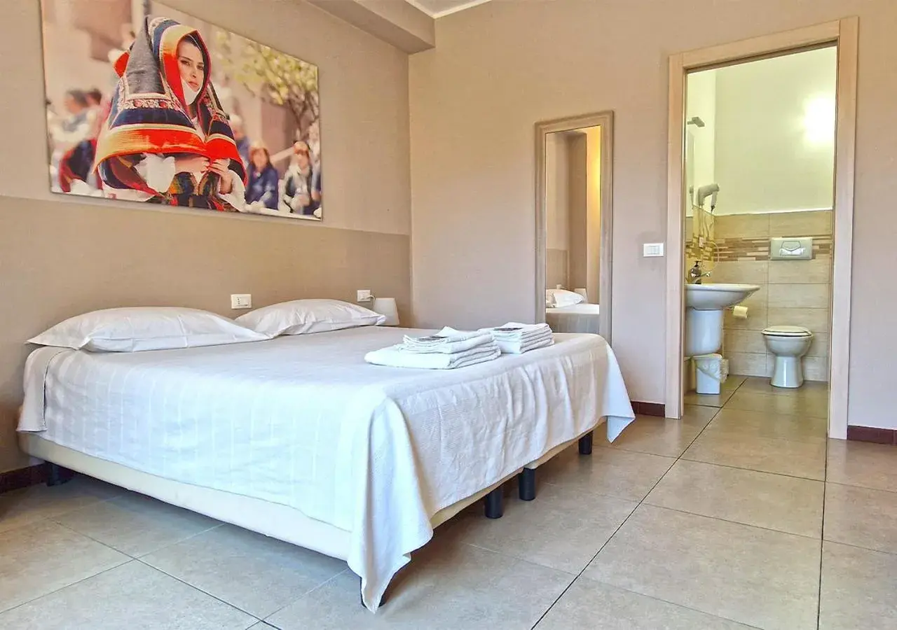 Double or Twin Room with Private Bathroom in B&B Viale San Pietro Double or Twin Room with Private Bathroom in B&B Viale San Pietro