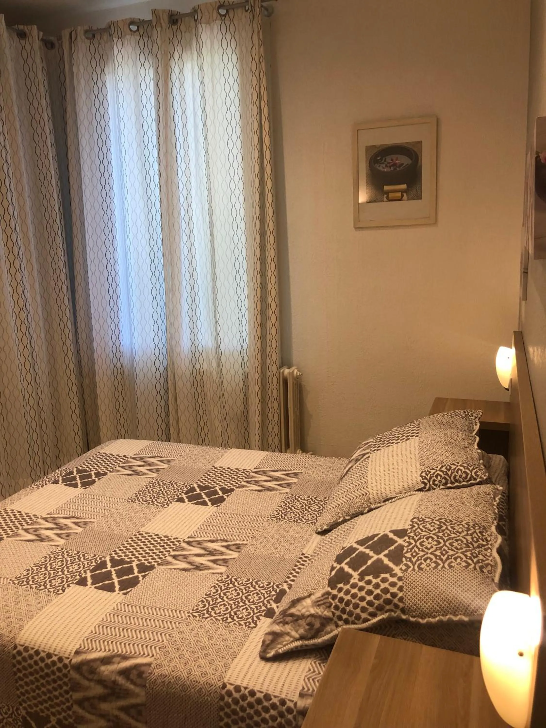 Shower, Bed in Lou Garbin