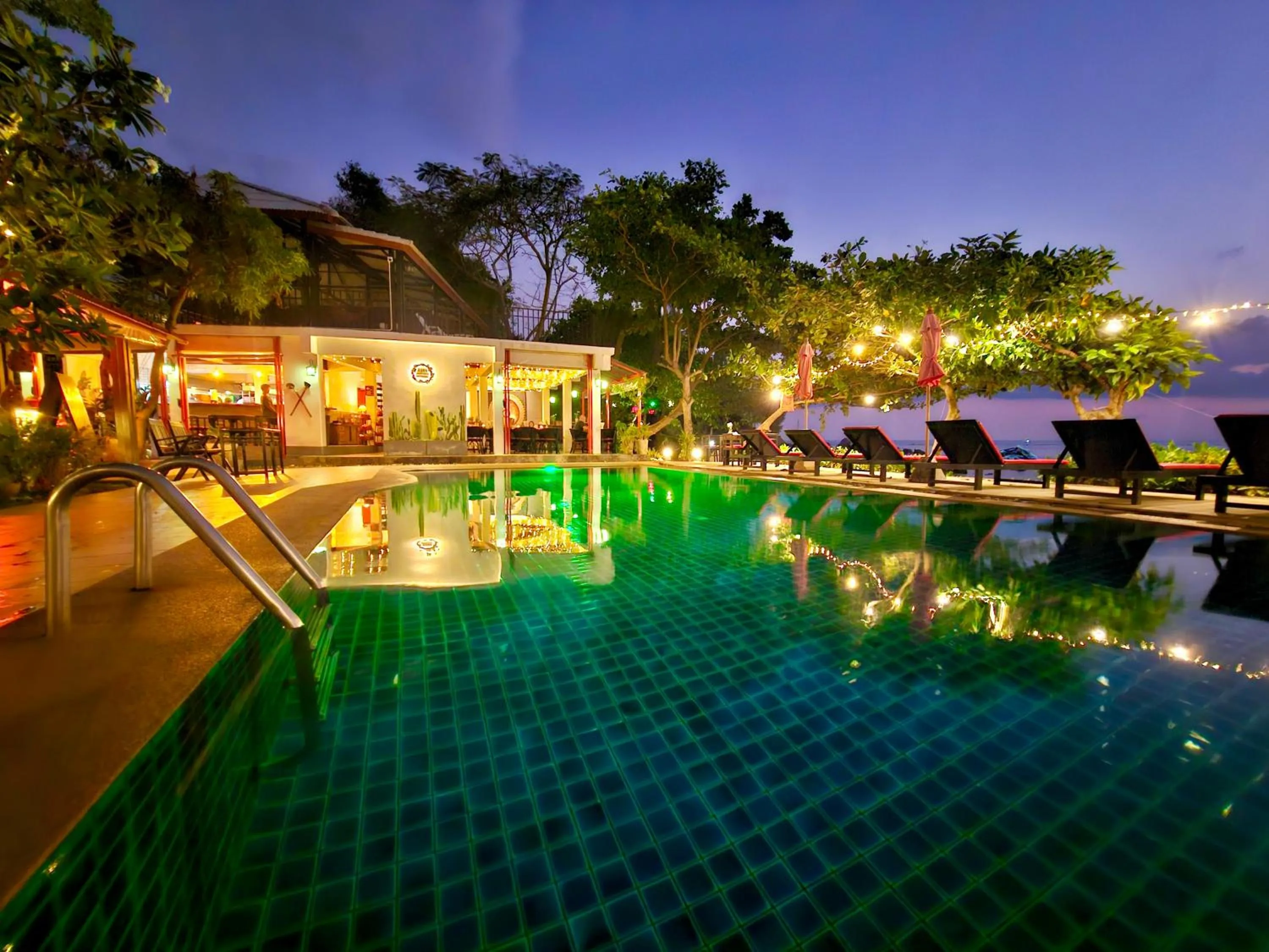 Restaurant/places to eat in Cinnamon Beach Villas