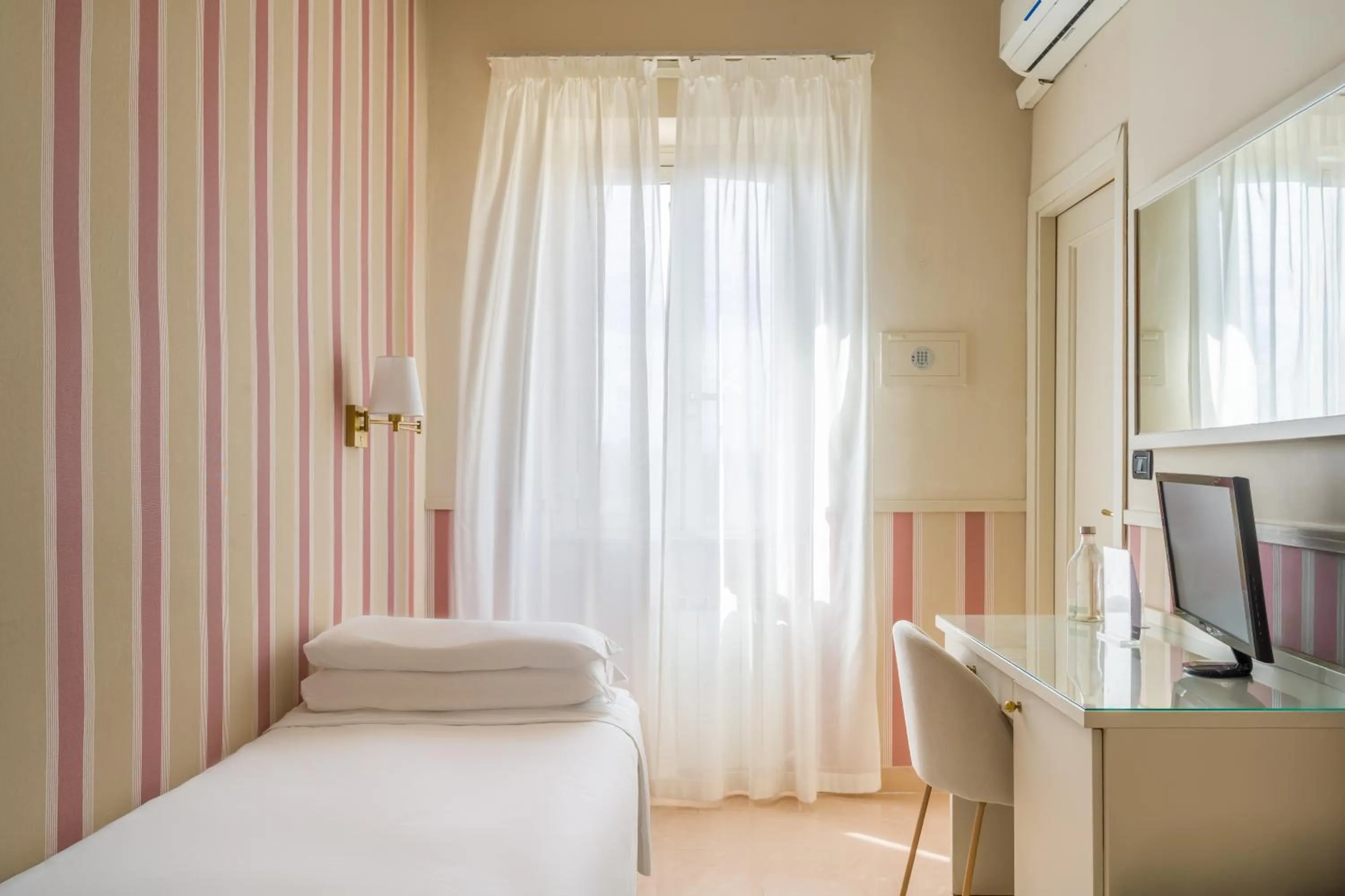 Bedroom, Bed in Hotel Parker - Gruppo BLAM HOTELS