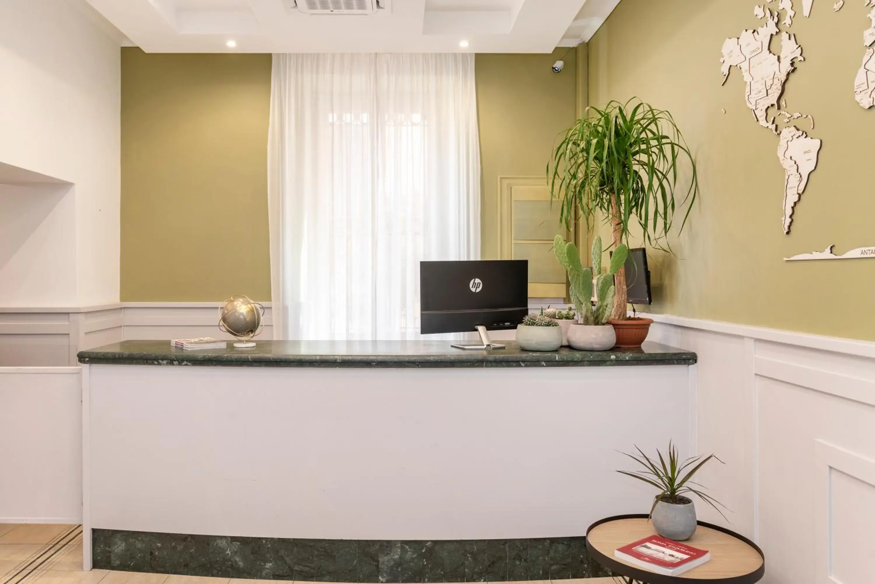 Lobby or reception in Hotel Parker - Gruppo BLAM HOTELS Lobby or reception in Hotel Parker - Gruppo BLAM HOTELS