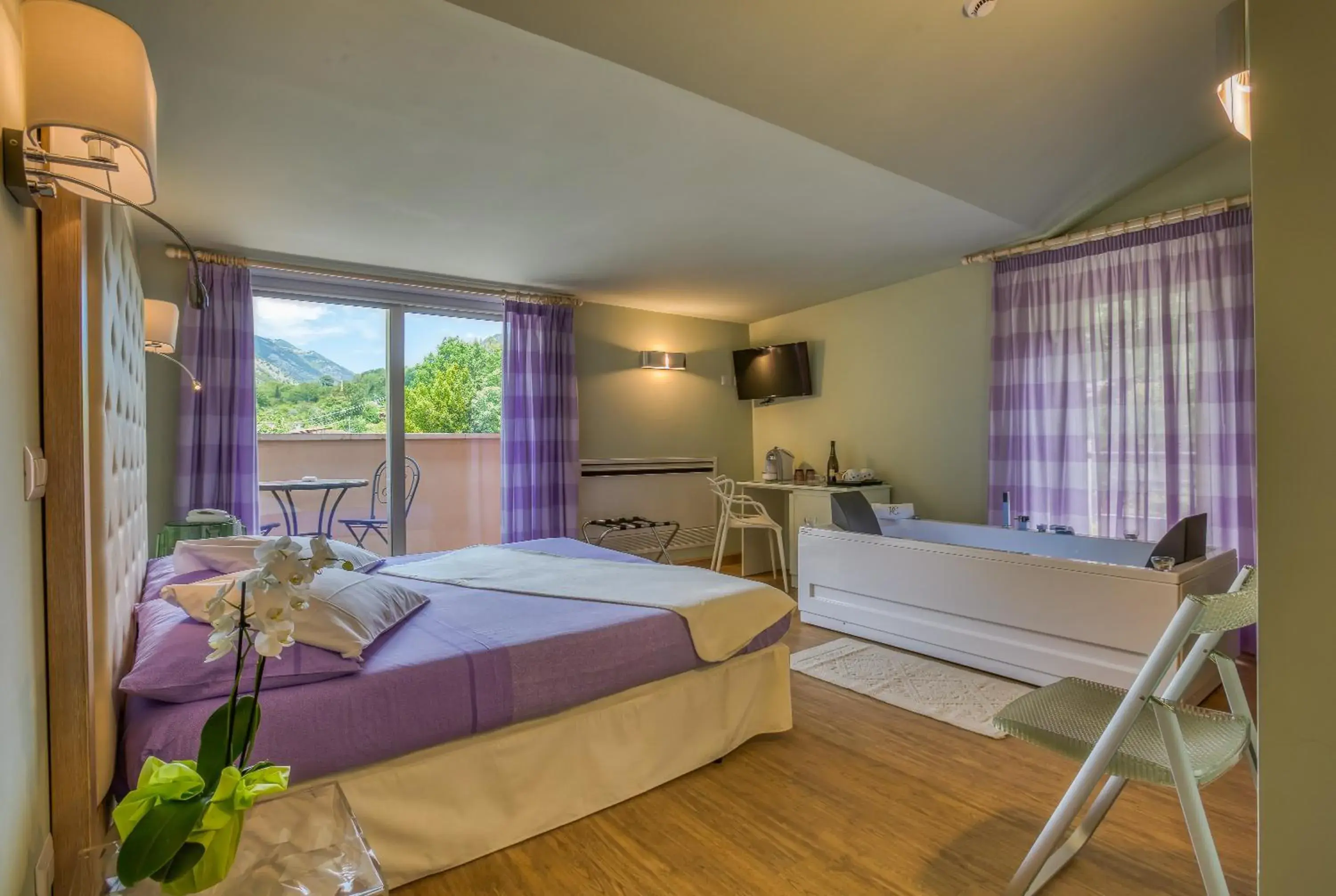 Queen Room with Spa Bath in Hotel Des Reves Queen Room with Spa Bath in Hotel Des Reves