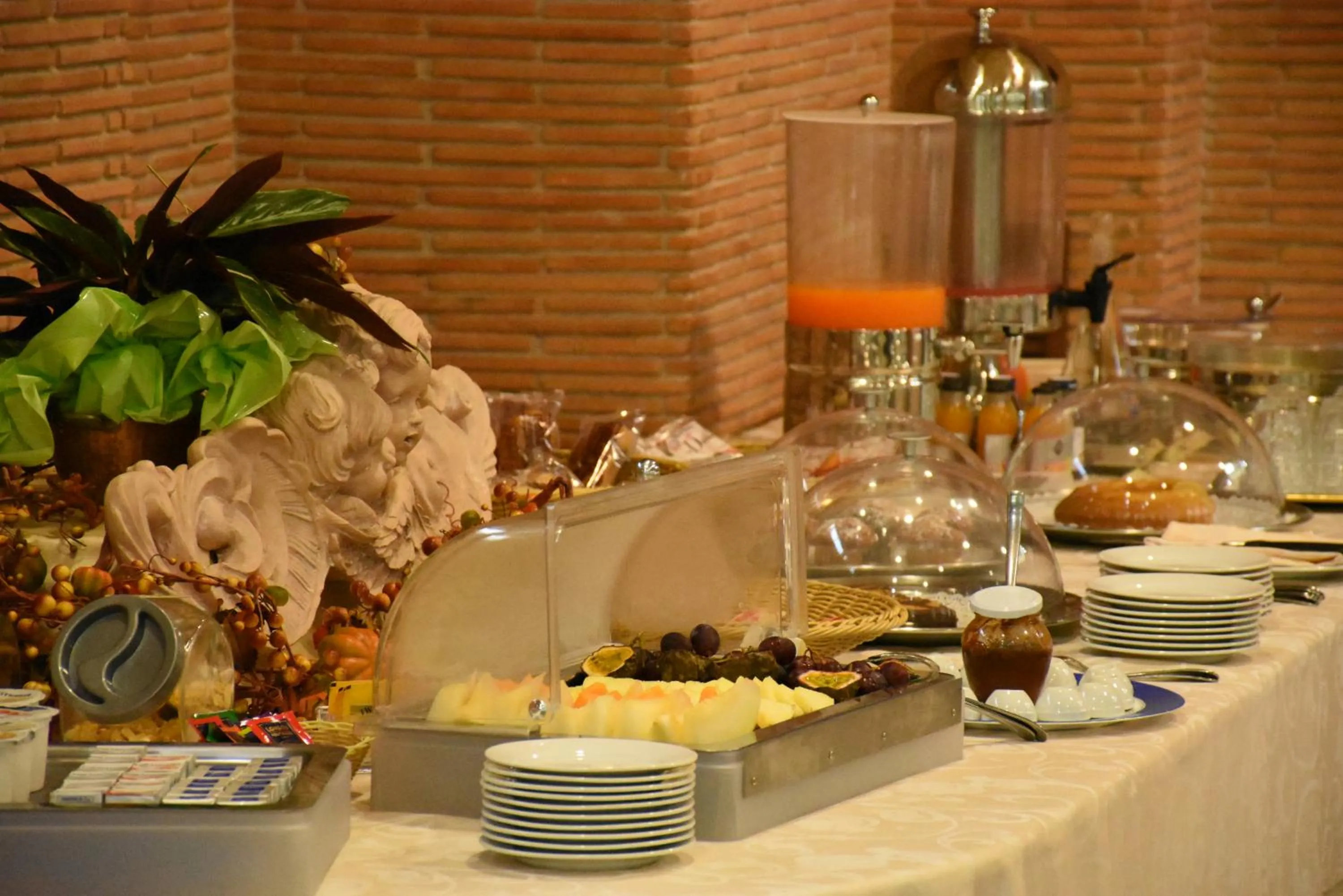 Buffet breakfast in Hotel Des Reves