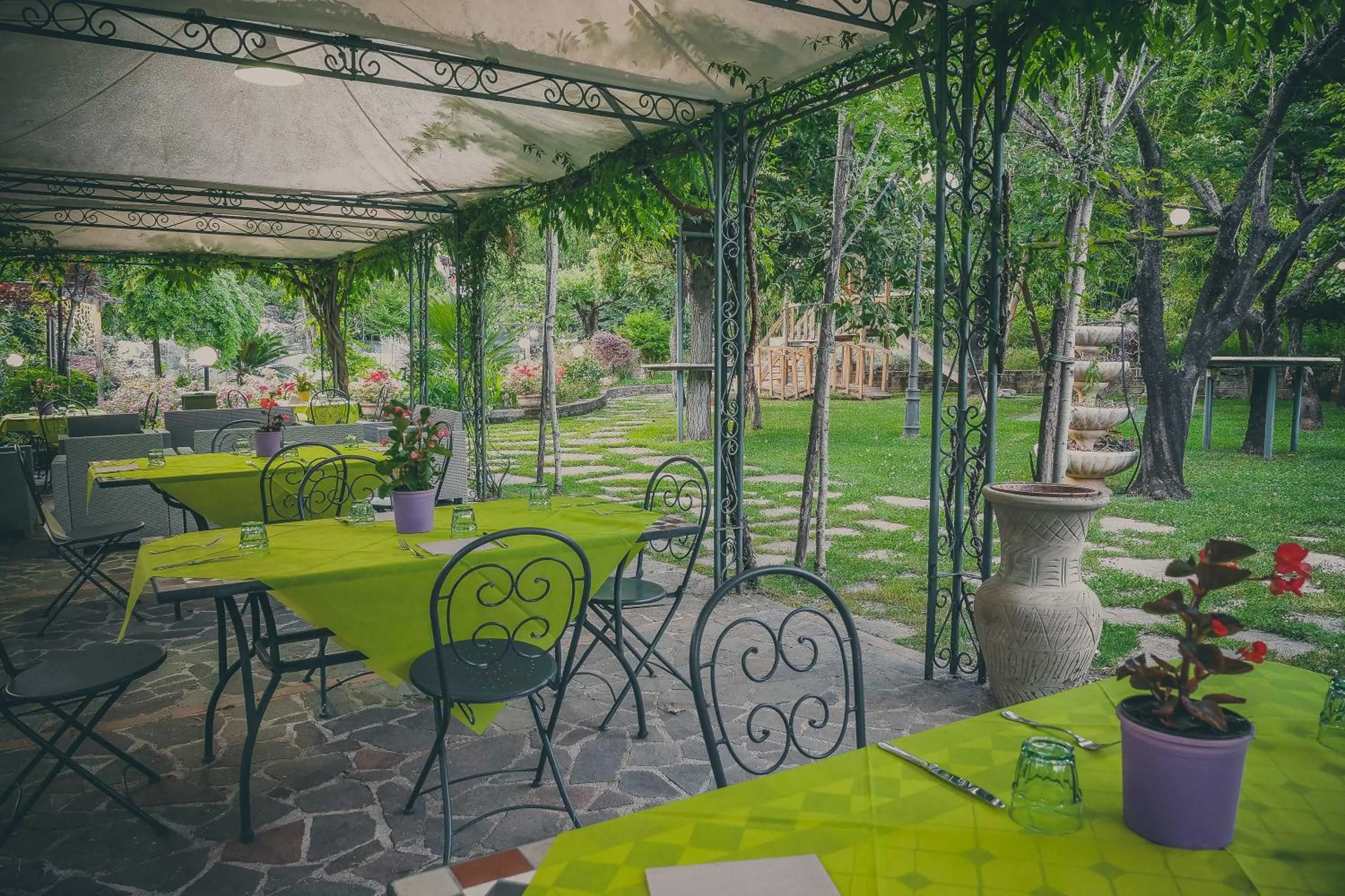 Restaurant/places to eat in Hotel Des Reves