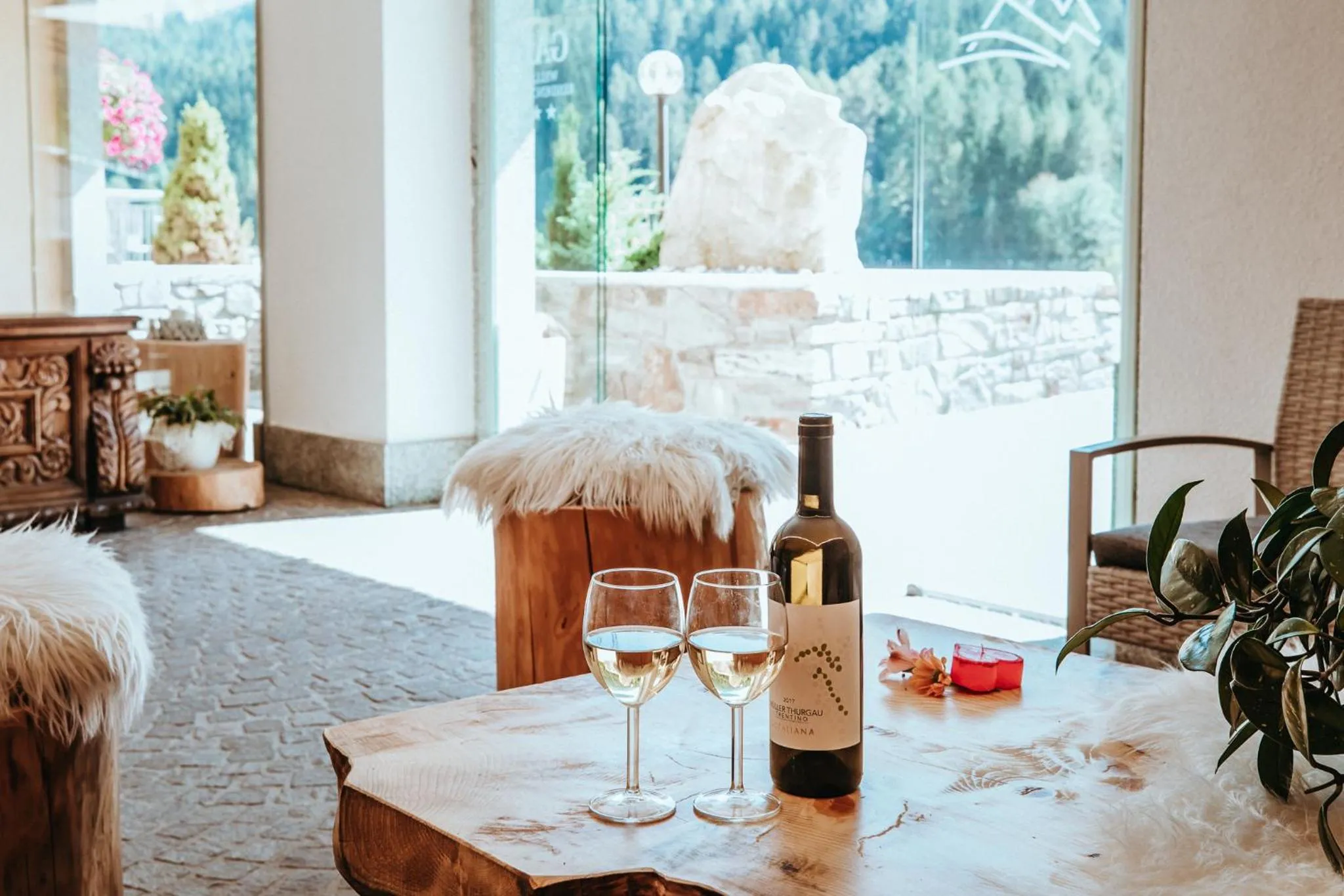 Decorative detail in Gaia Residence Hotel