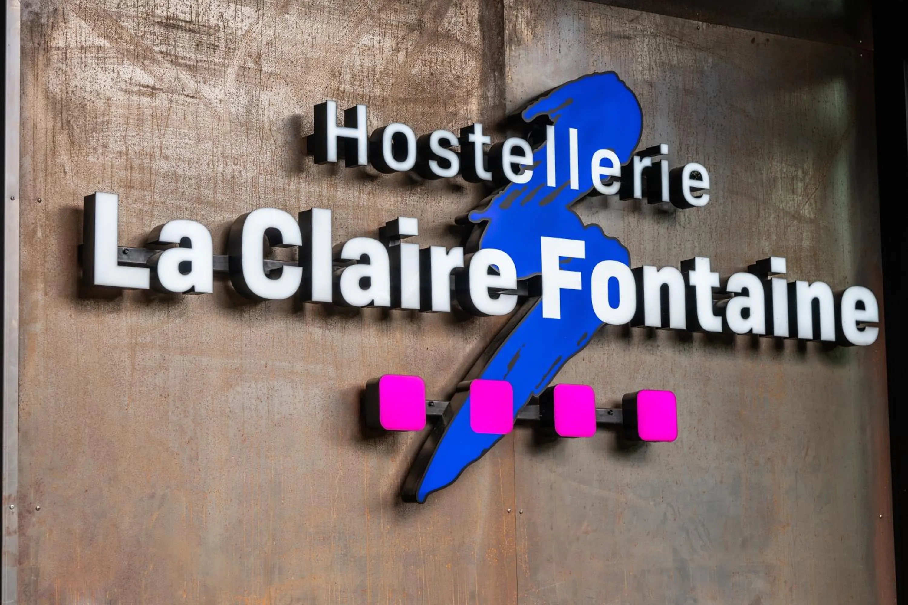 Logo/Certificate/Sign in Hostellerie La Claire Fontaine, Logis hôtels & Spa