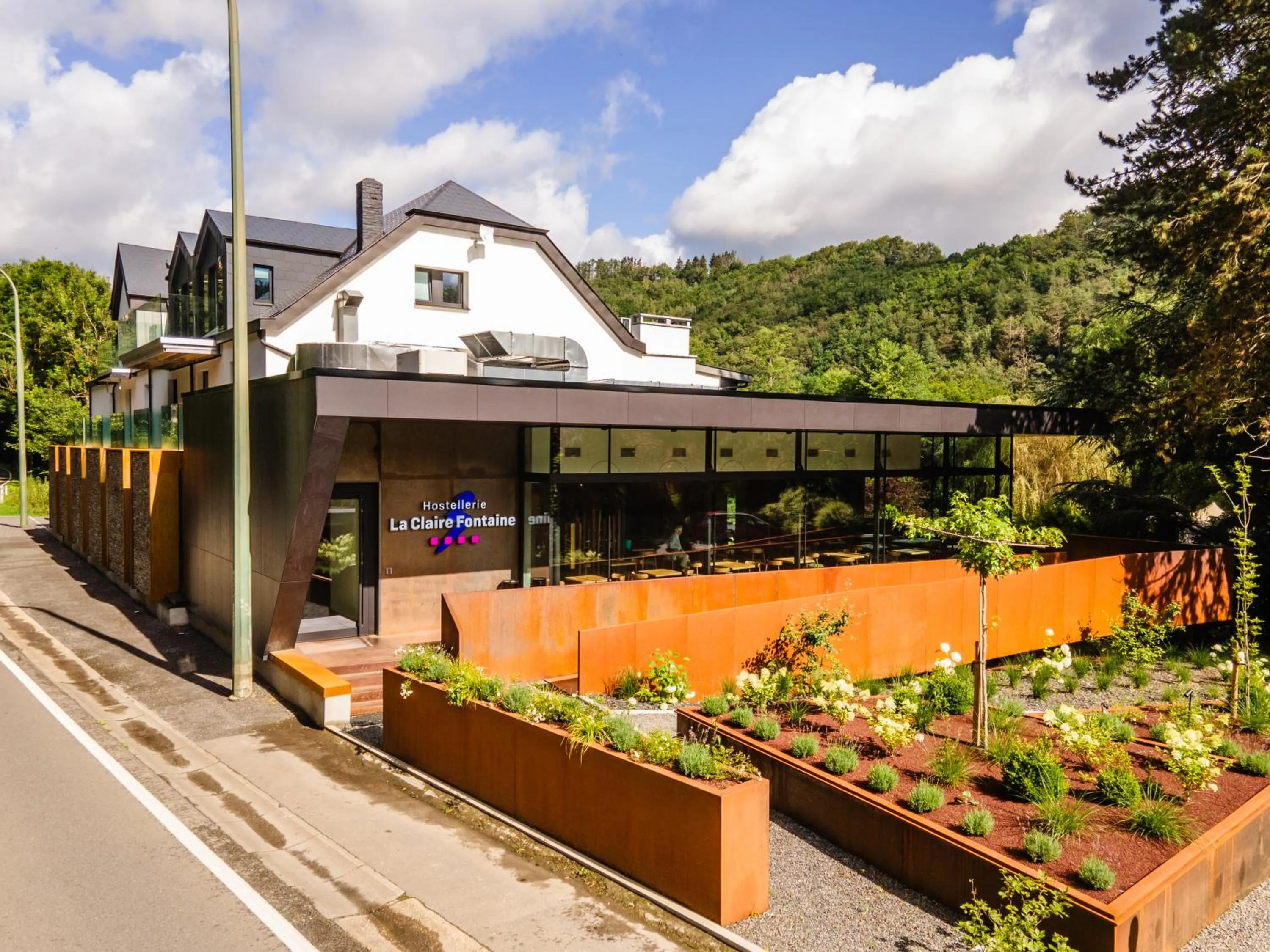 Property building in Hostellerie La Claire Fontaine, Logis hôtels & Spa