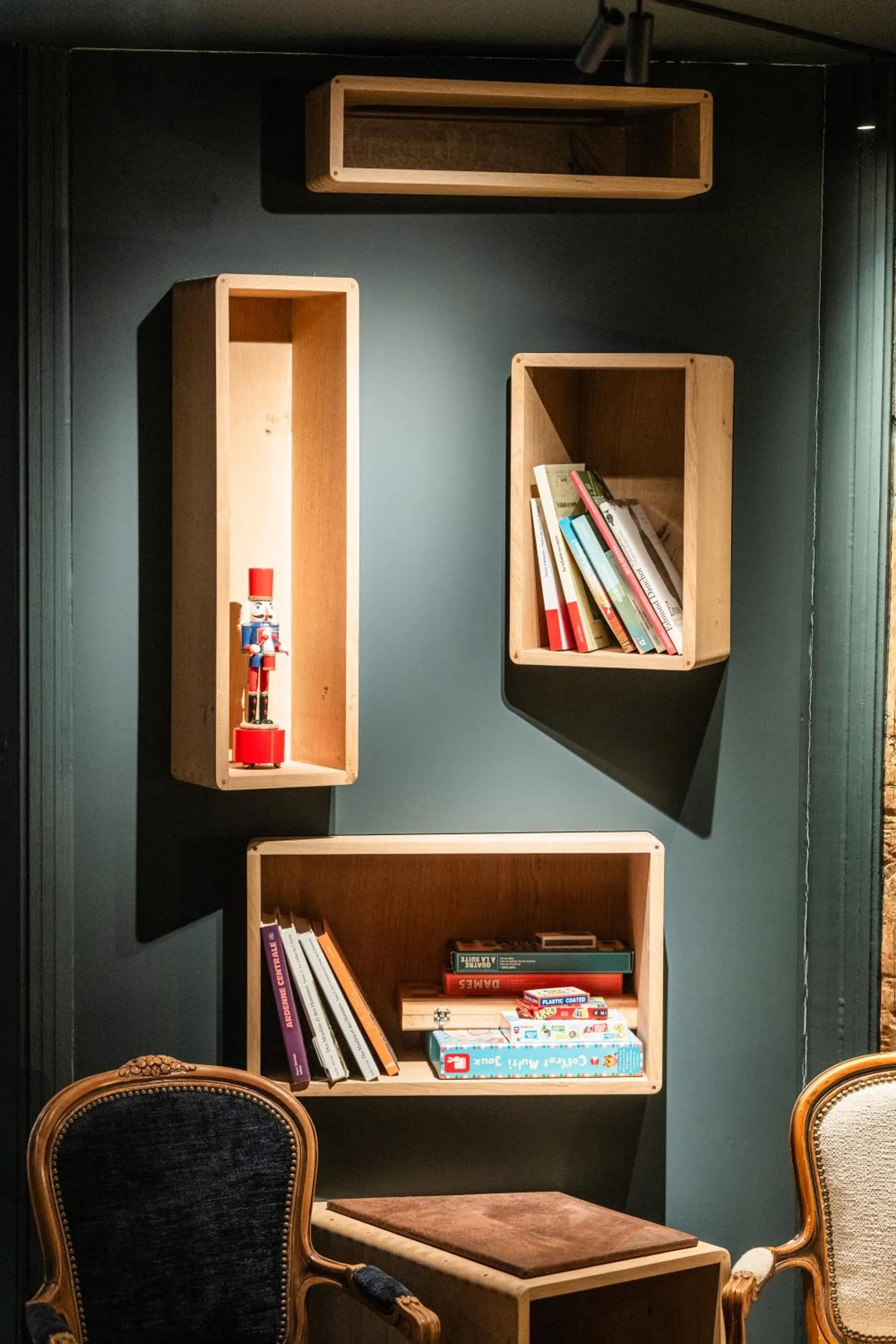 Living room in Hostellerie La Claire Fontaine, Logis hôtels & Spa