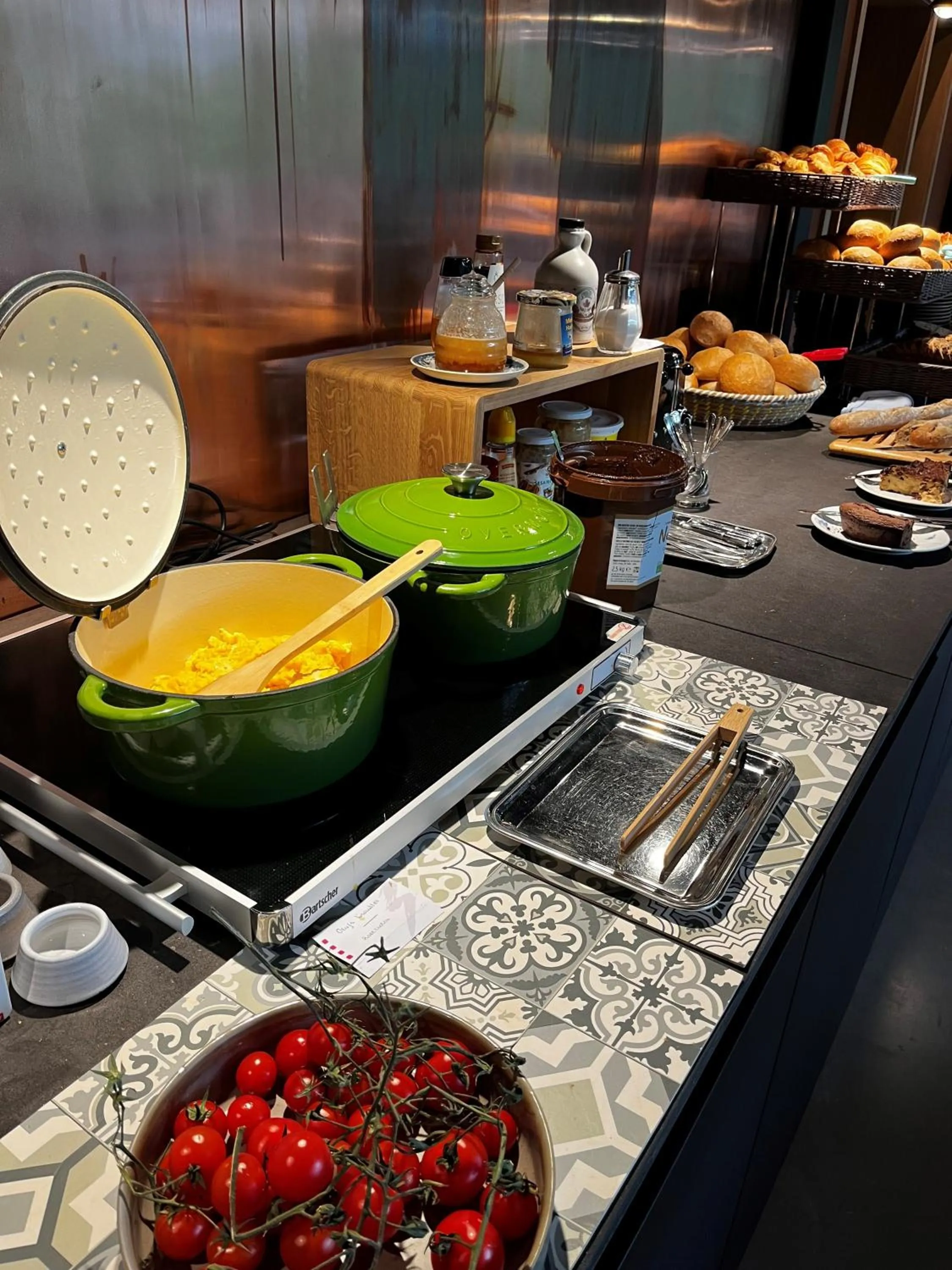 Buffet breakfast in Hostellerie La Claire Fontaine, Logis hôtels & Spa