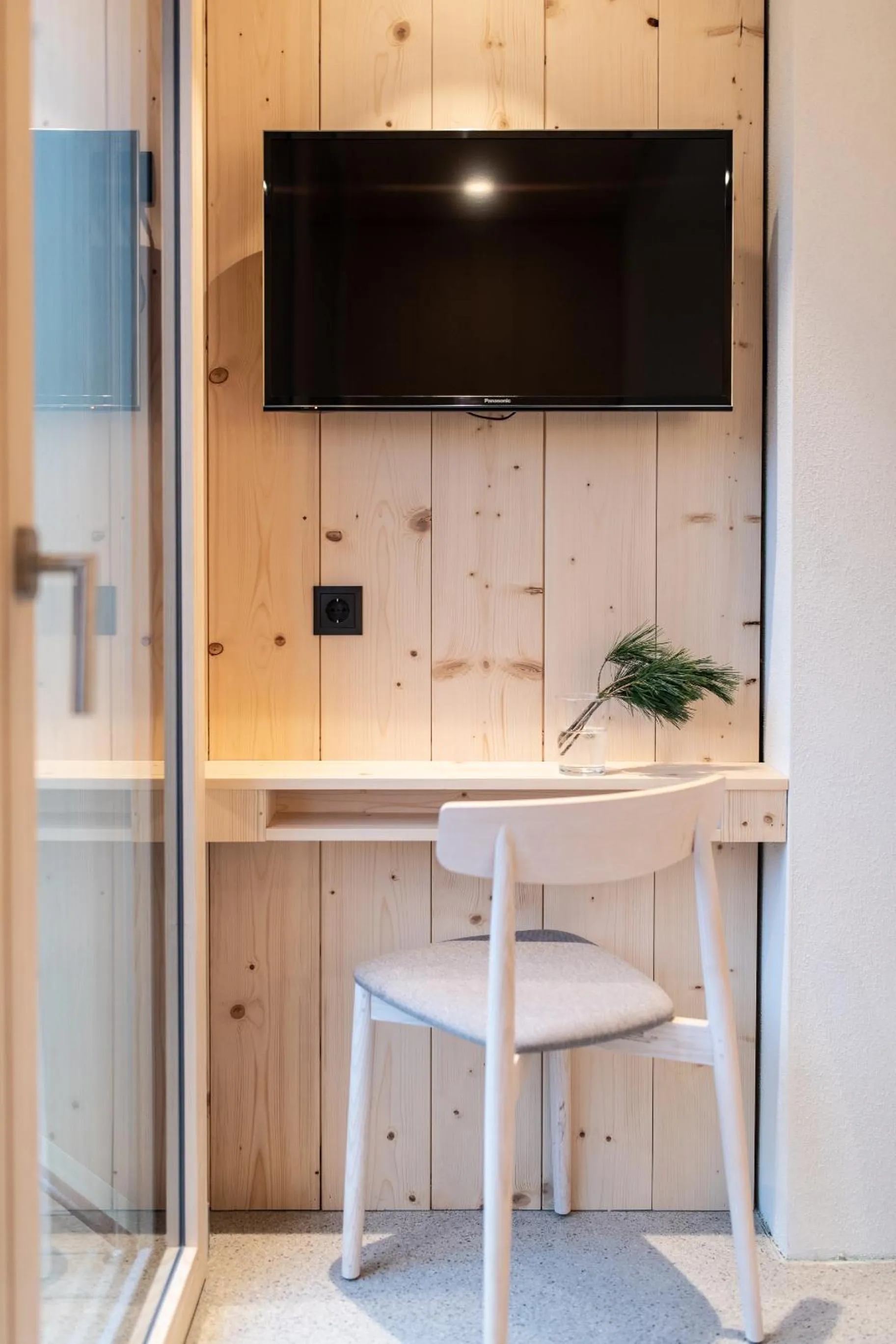 TV and multimedia in Mari Pop Hotel