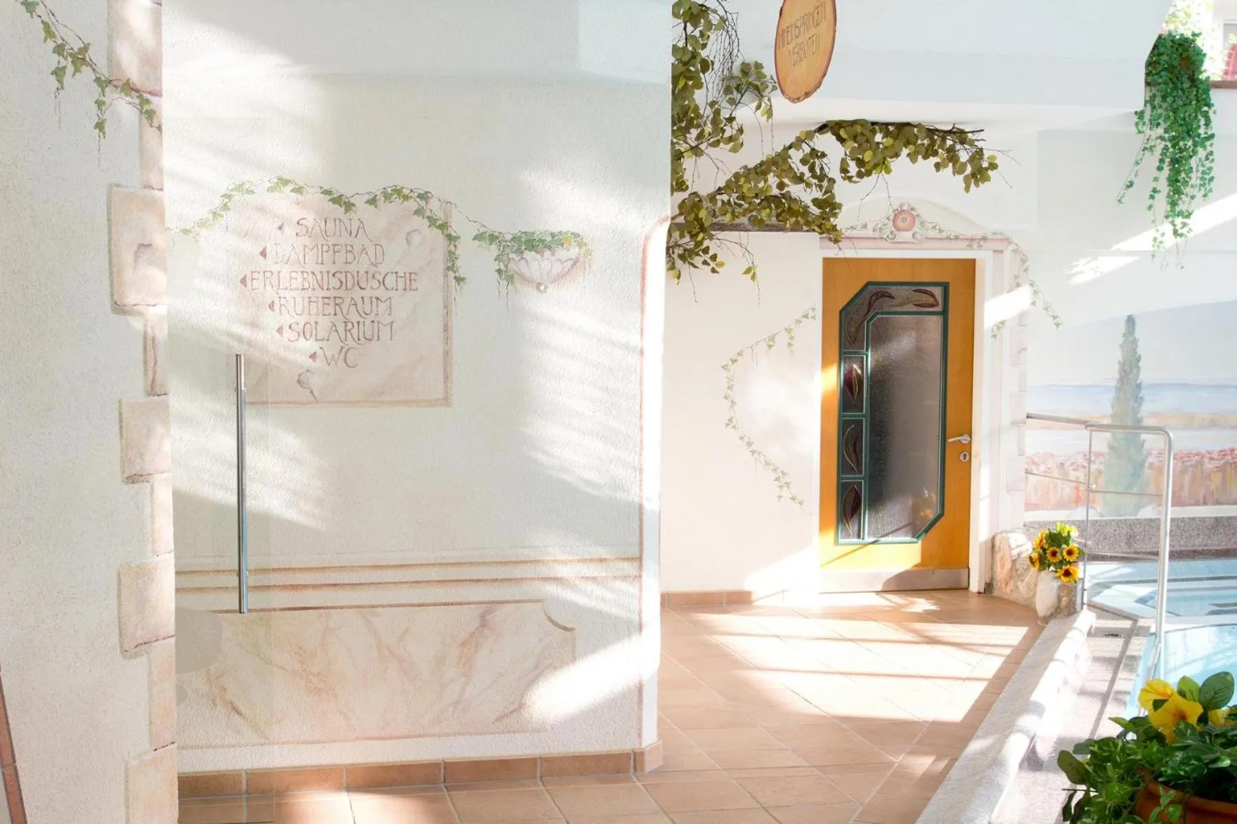 Swimming pool in Mari Pop Hotel