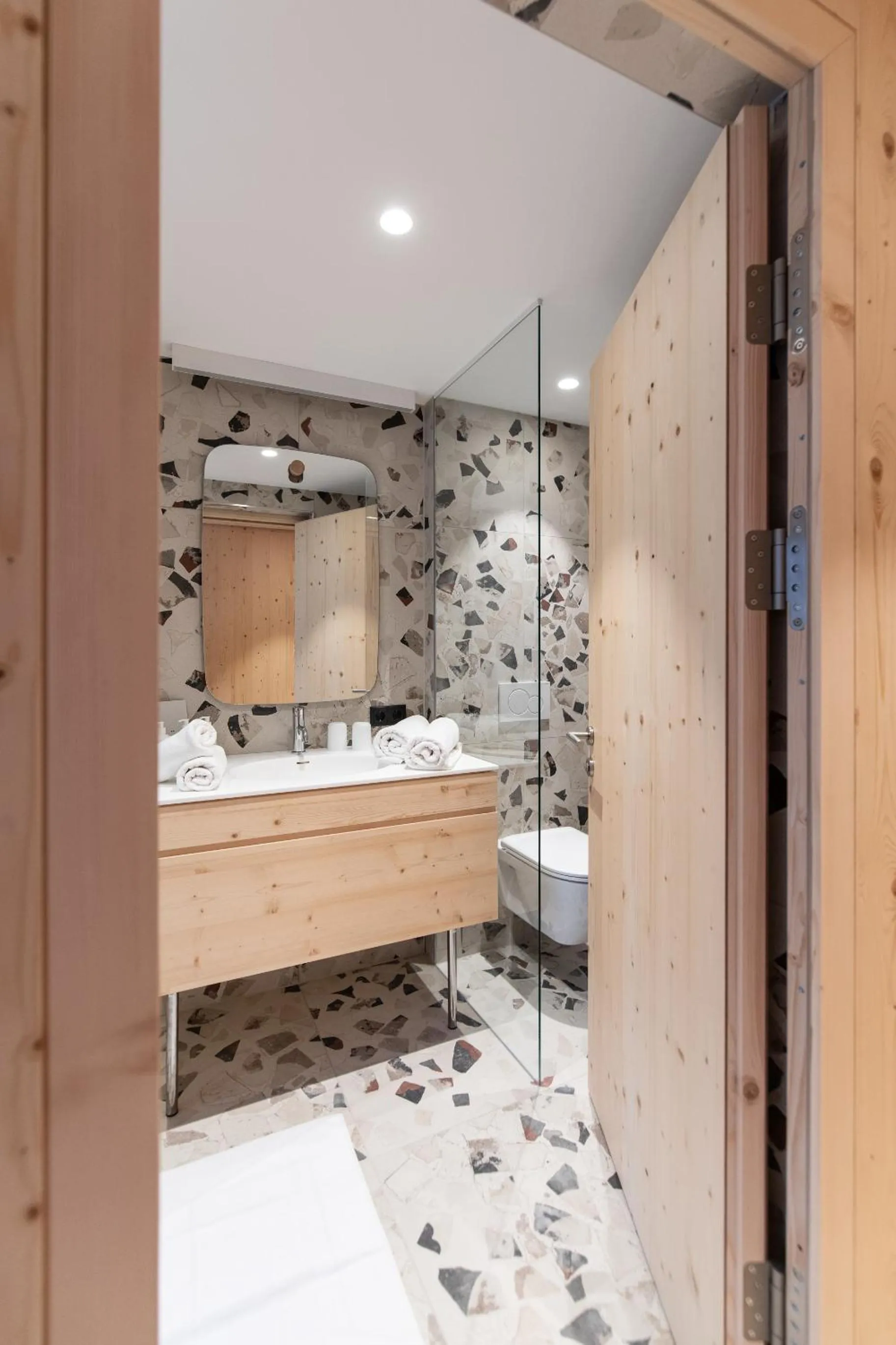 Shower in Mari Pop Hotel