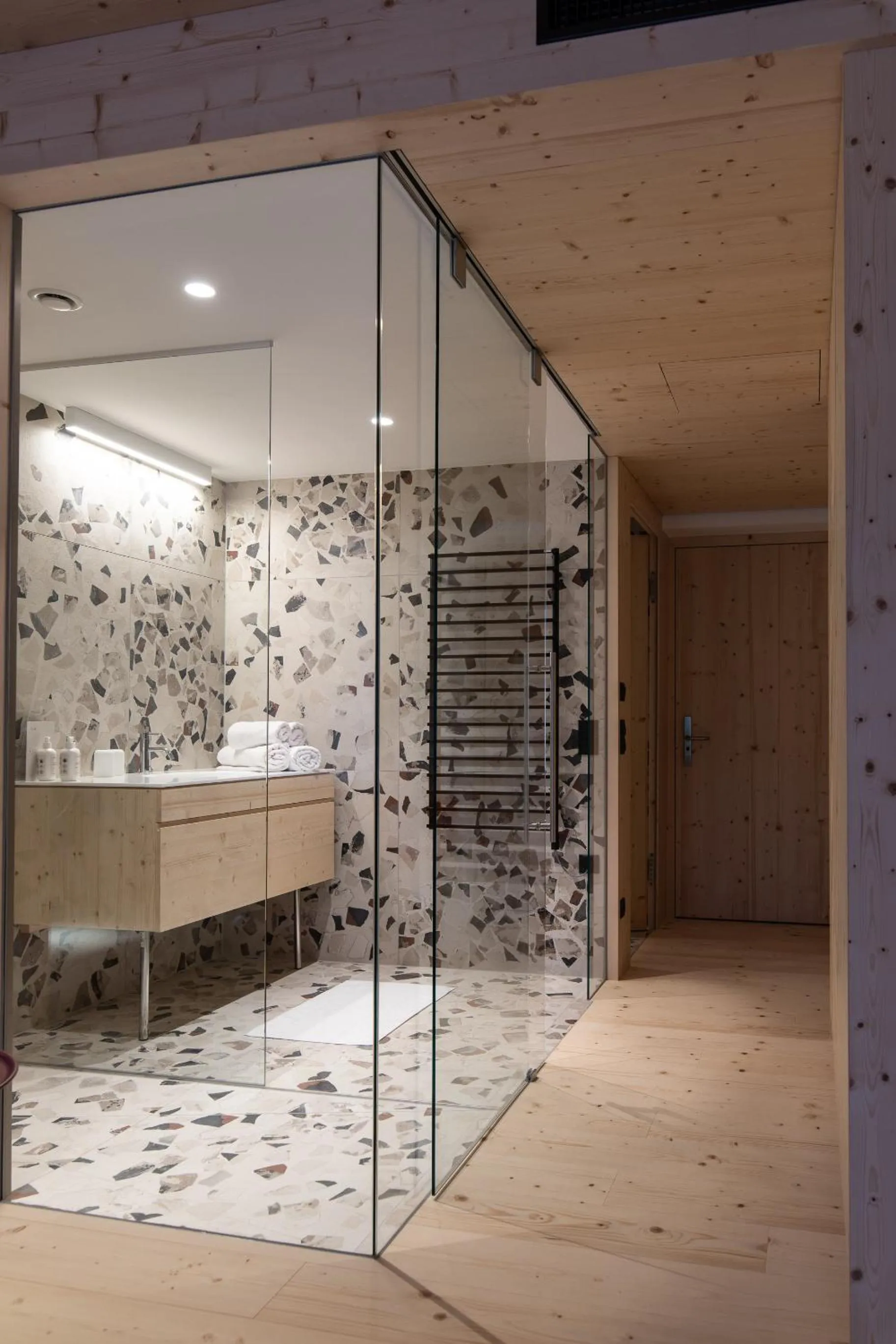 Shower in Mari Pop Hotel