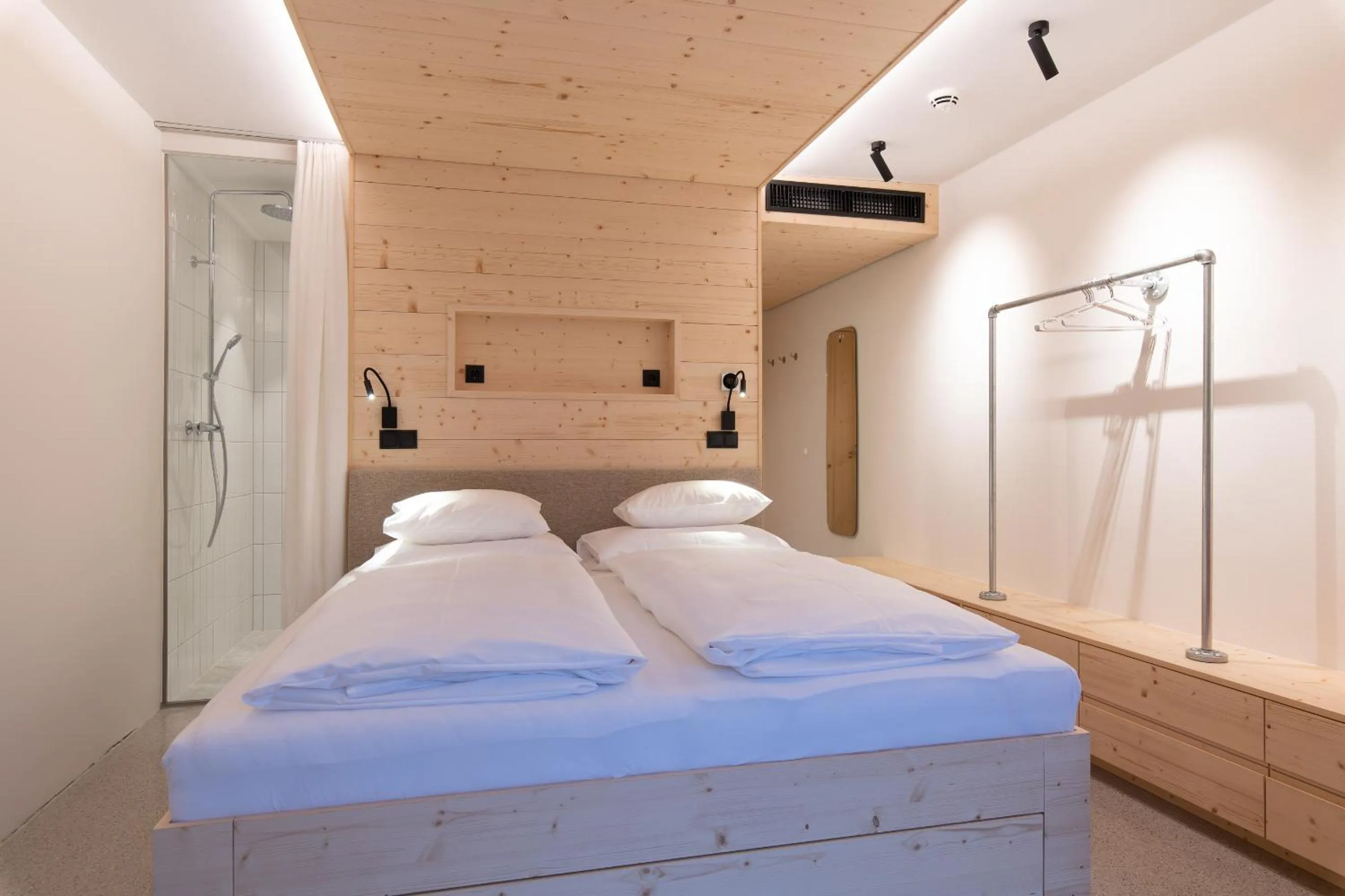 Shower, Bed in Mari Pop Hotel