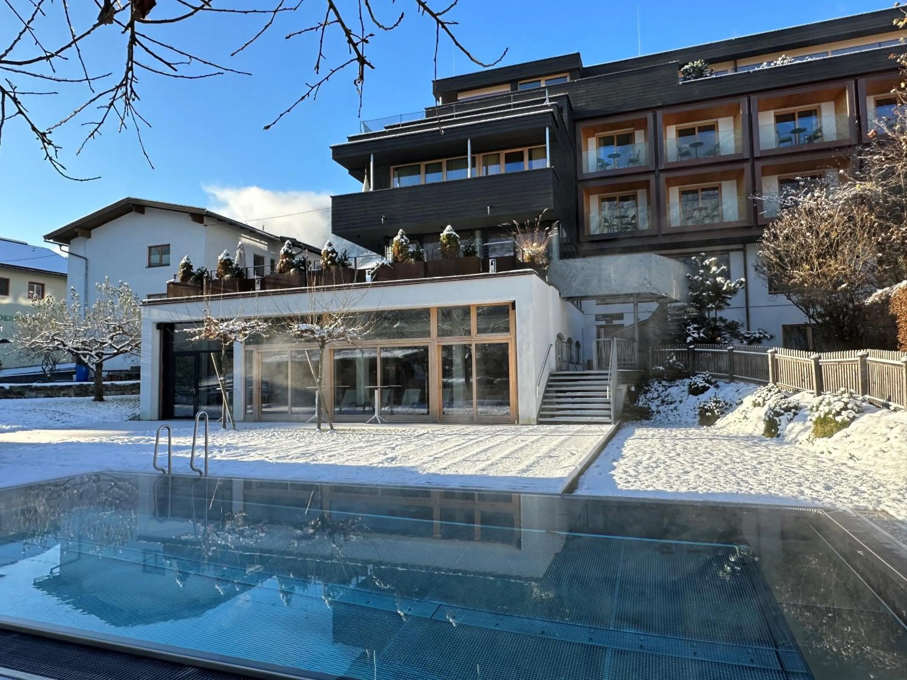 Property building in Mari Pop Hotel