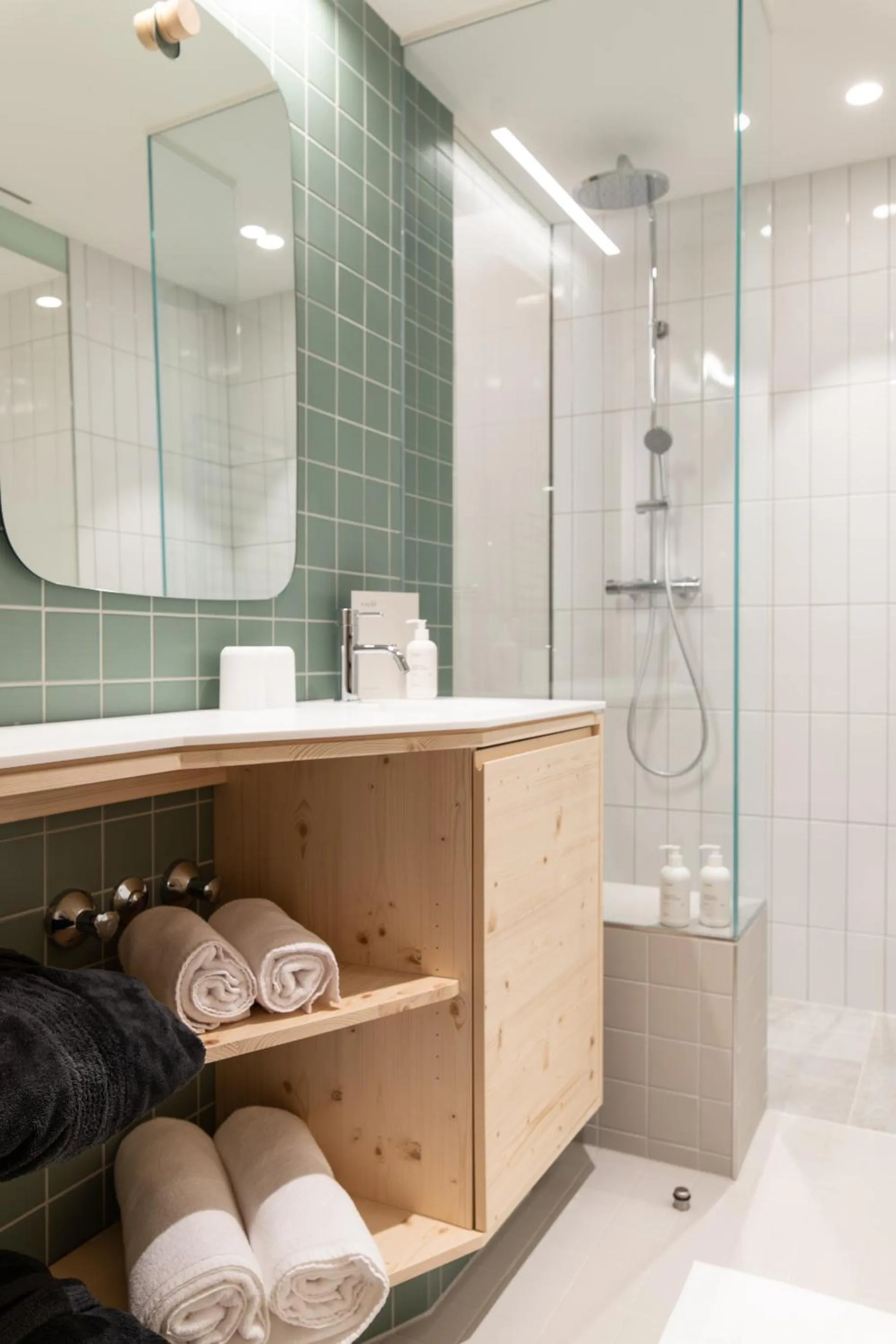 Shower in Mari Pop Hotel