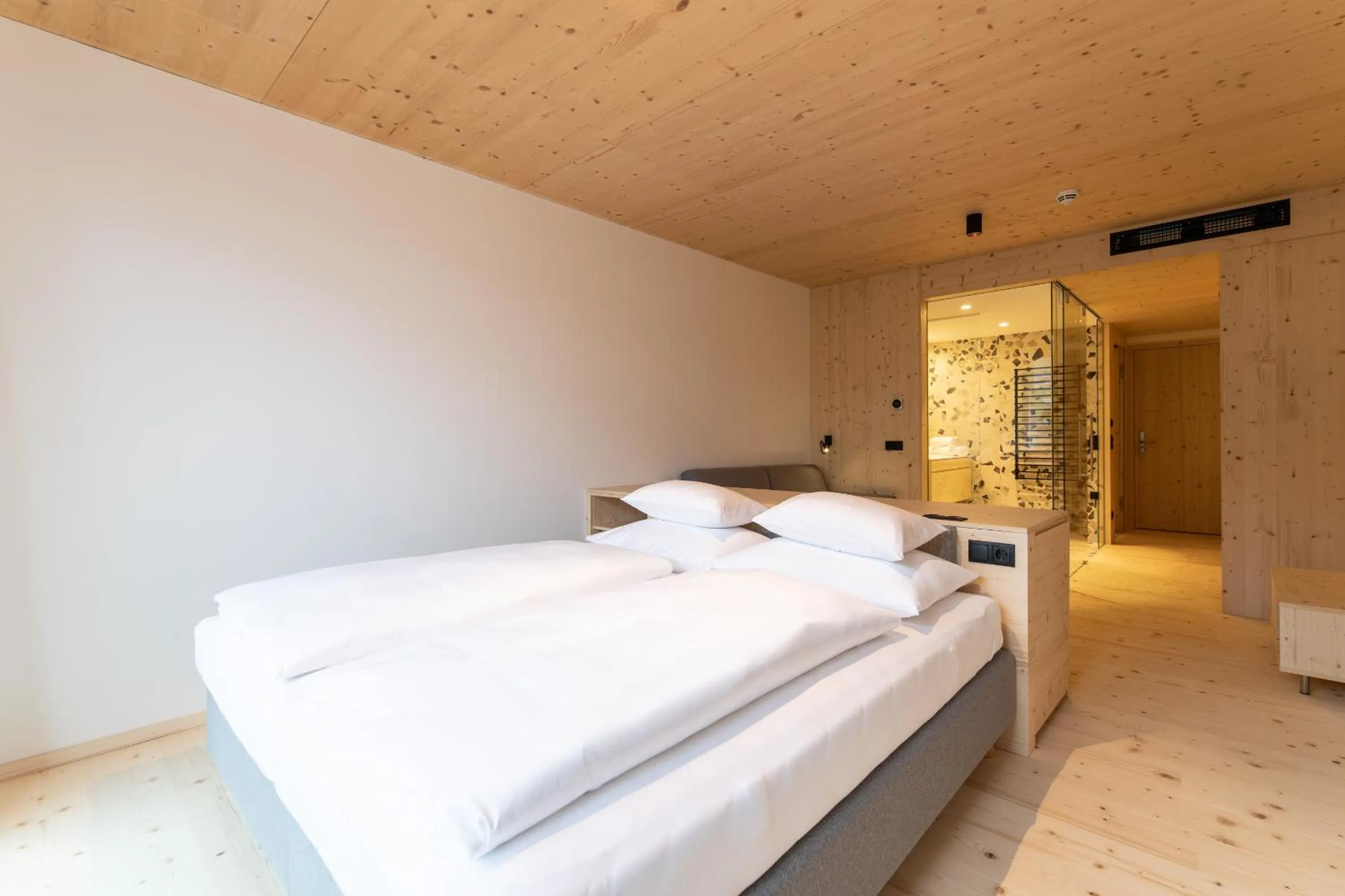 Bed in Mari Pop Hotel