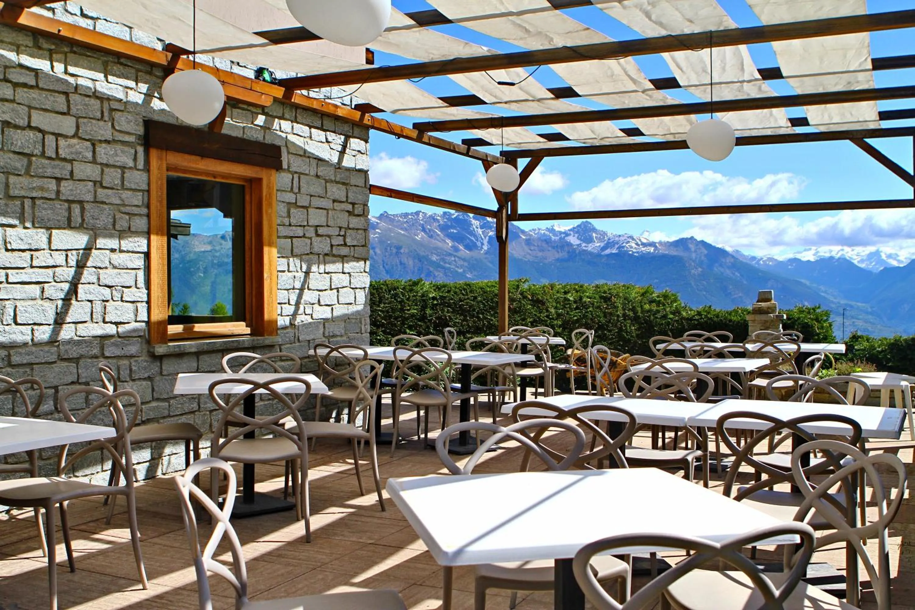 Restaurant/places to eat in Hotel Chacaril