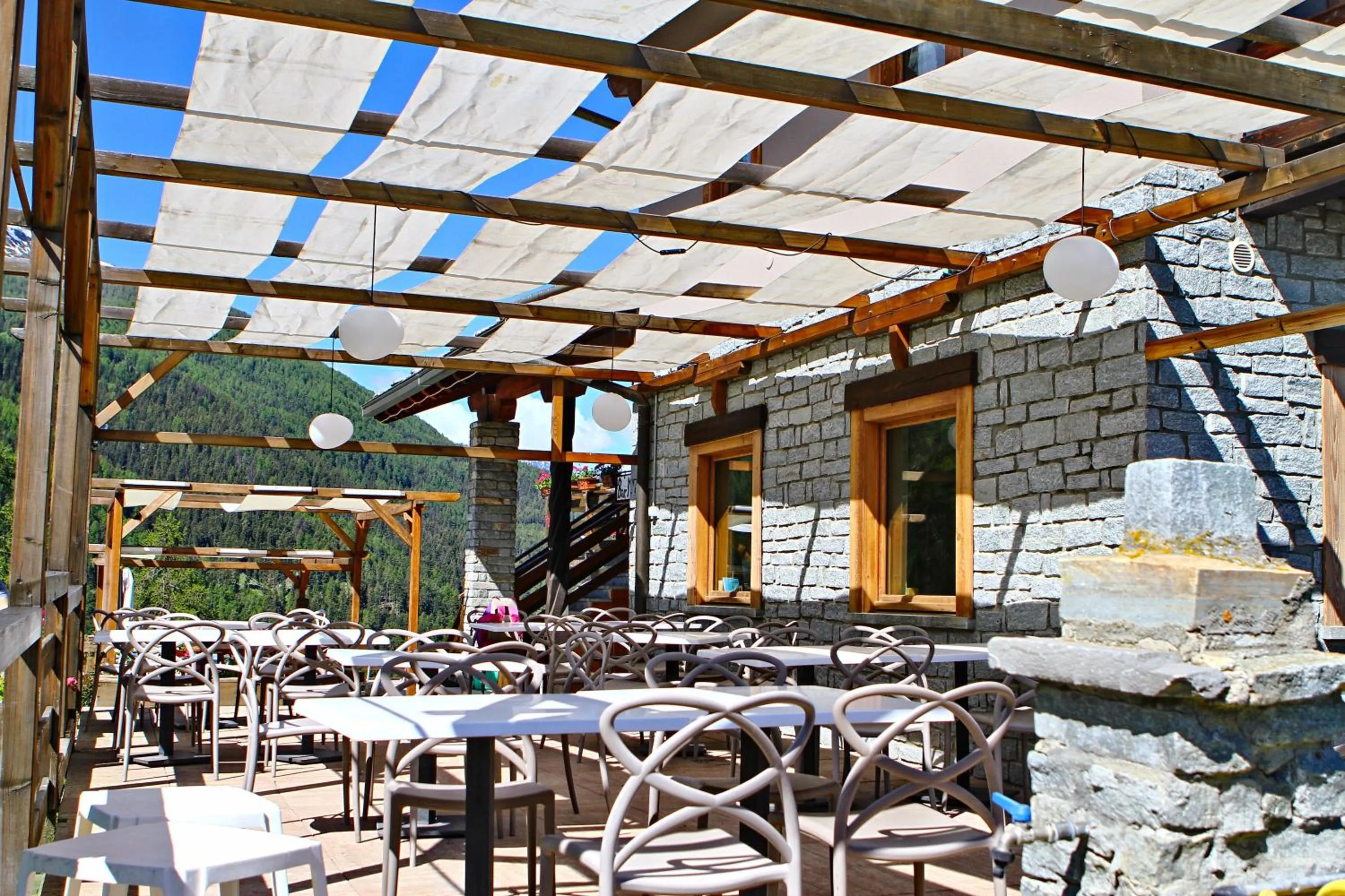 Restaurant/places to eat in Hotel Chacaril