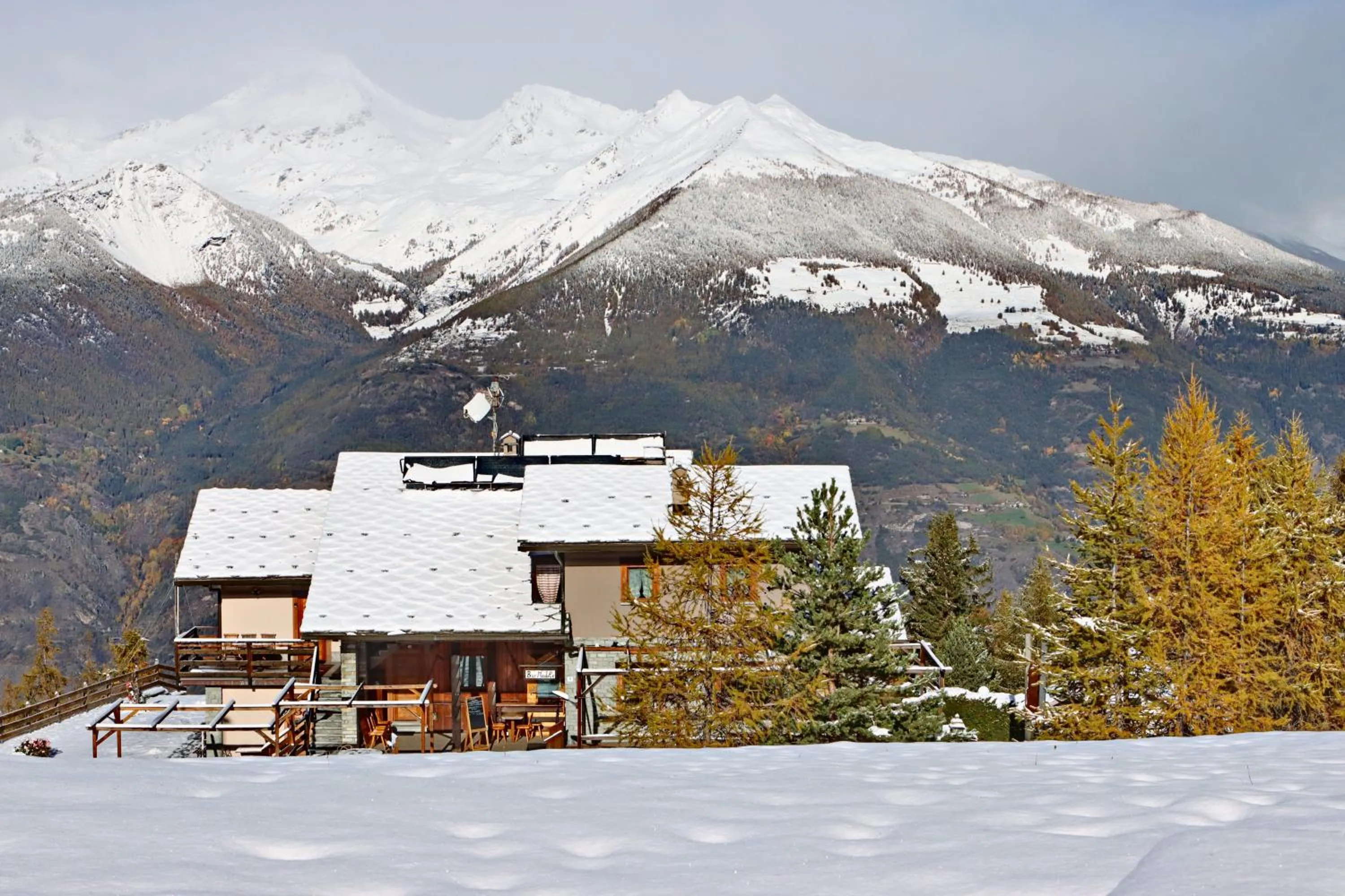 Property building in Hotel Chacaril