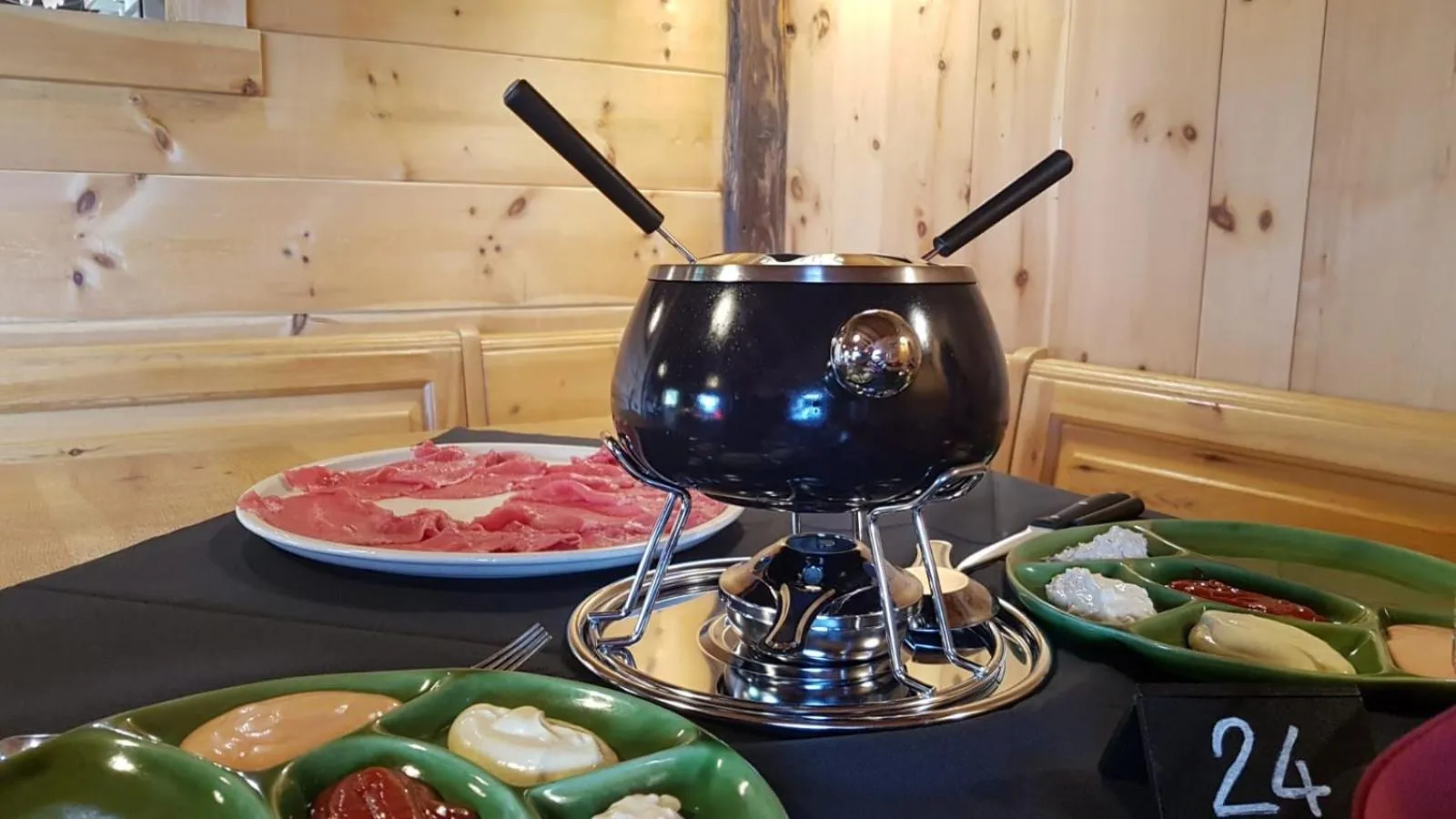 Restaurant/places to eat in Hotel Chacaril