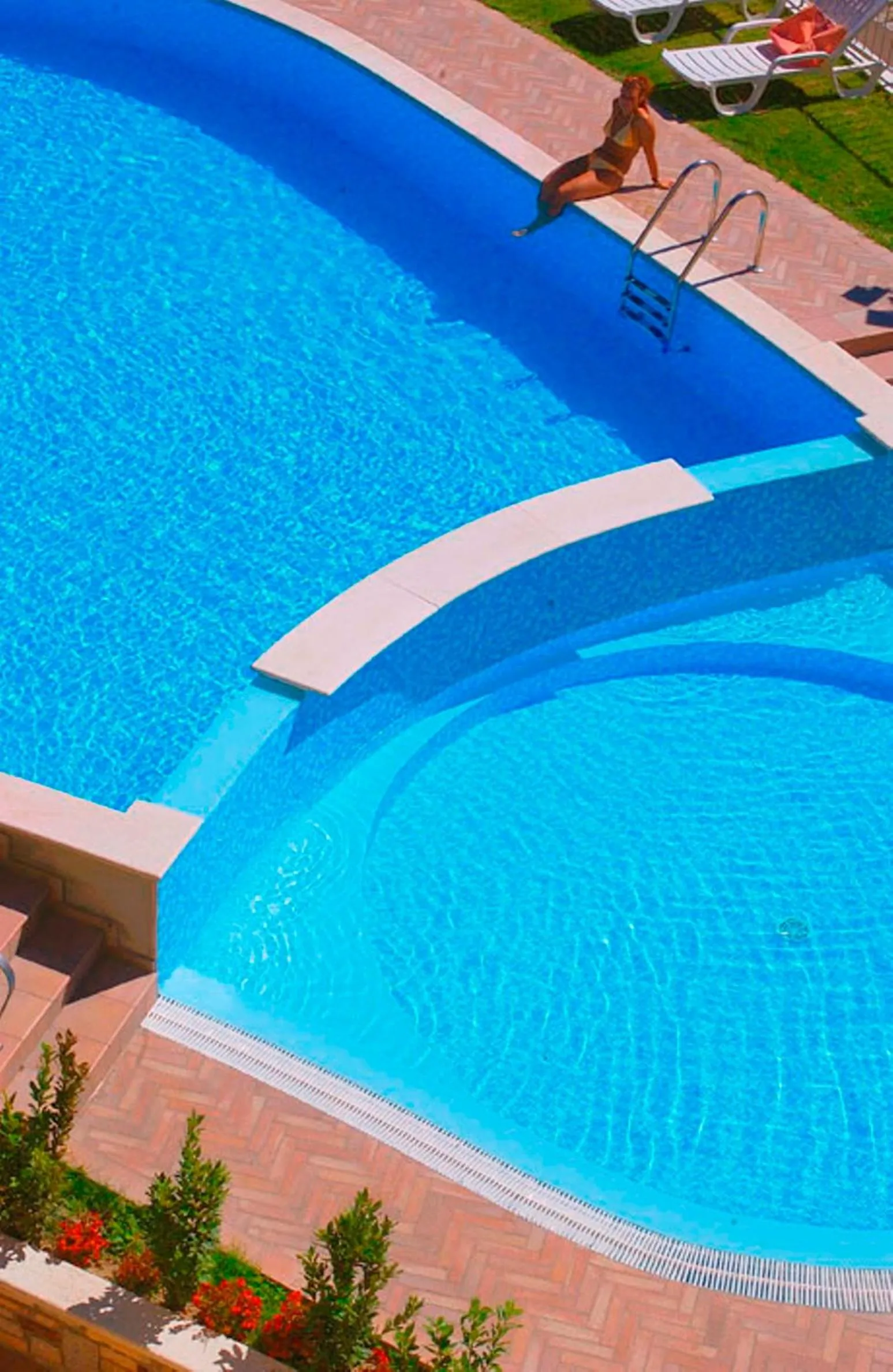 Swimming pool in 3MÙZEN apartments