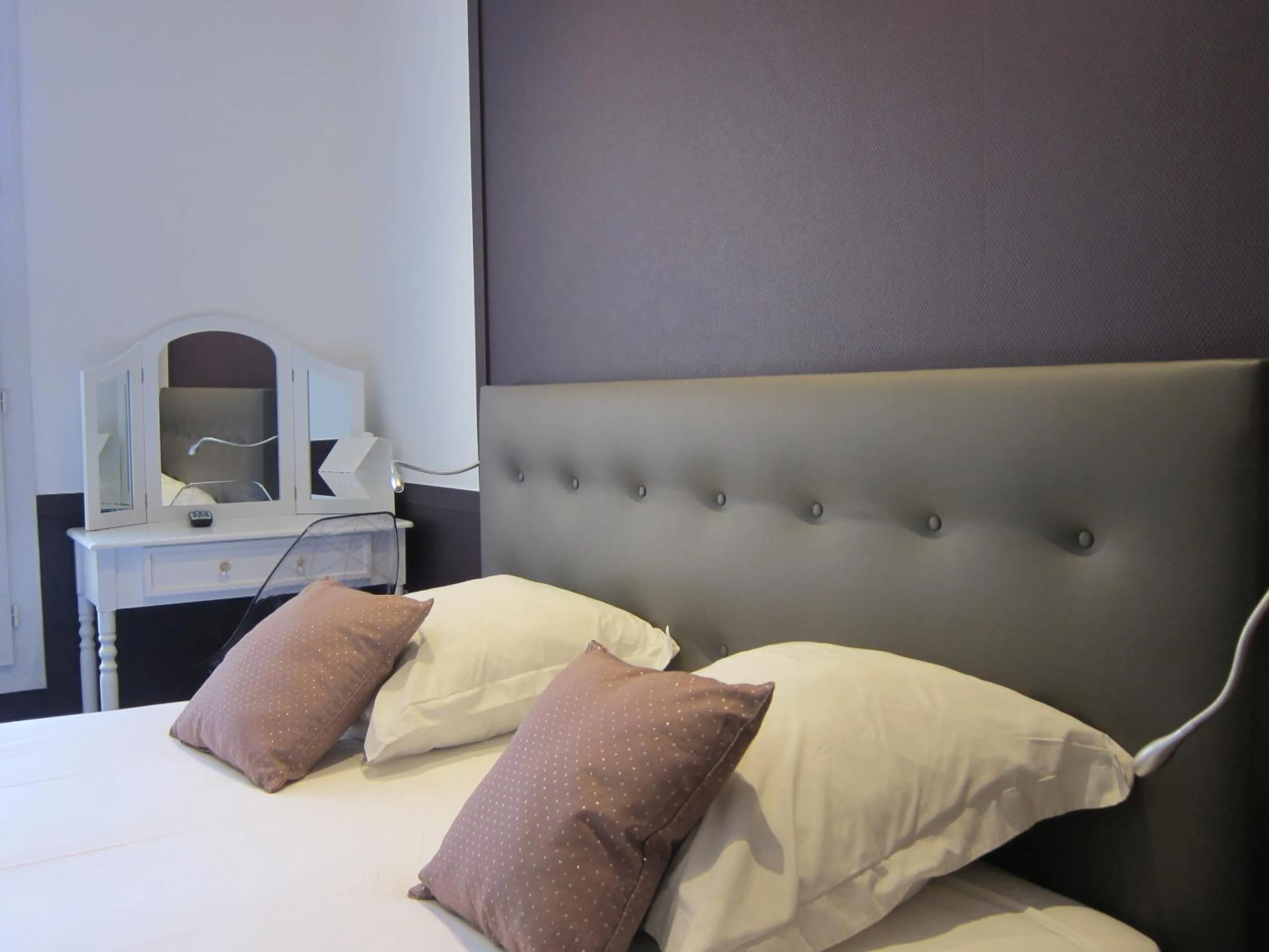 Photo of the whole room, Bed in Amiral-Fondary