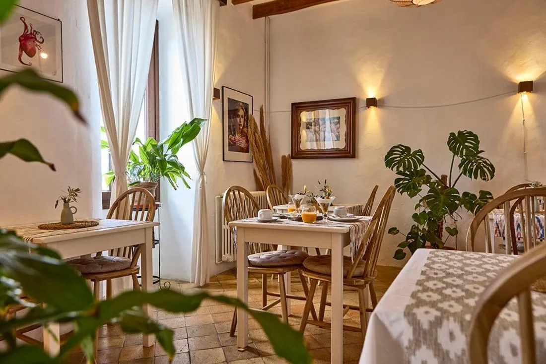 Restaurant/places to eat in Can Busquets