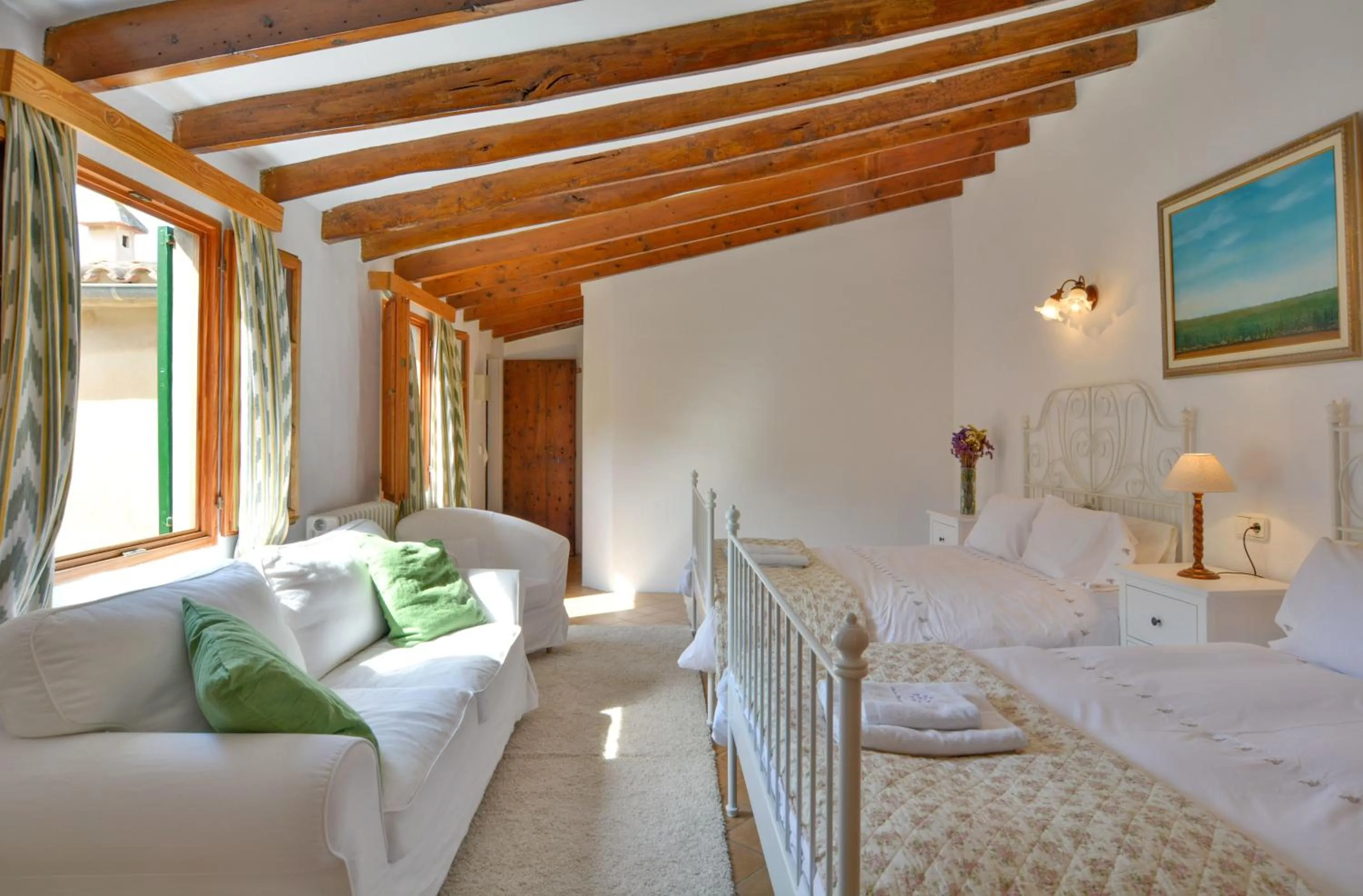 Photo of the whole room, Bed in Can Busquets