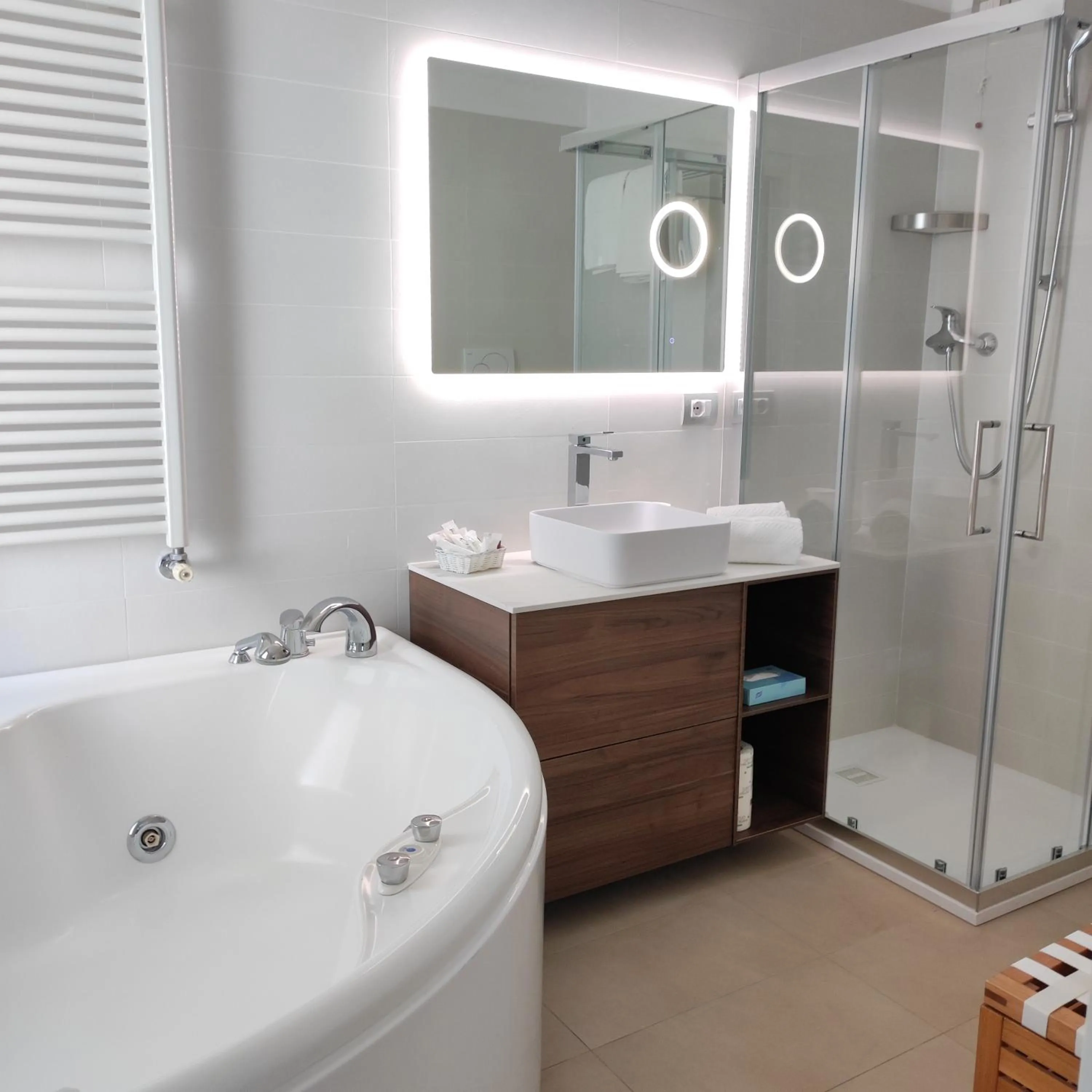 Bathroom in Hotel Atlantico