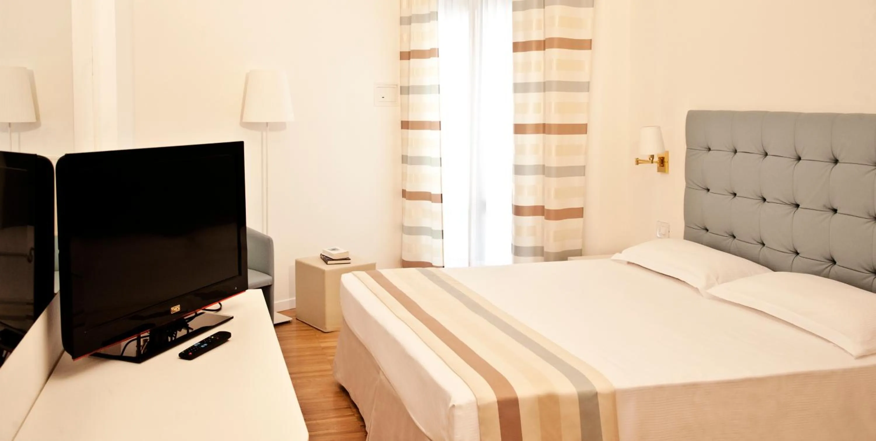 Bedroom, Bed in Hotel Atlantico