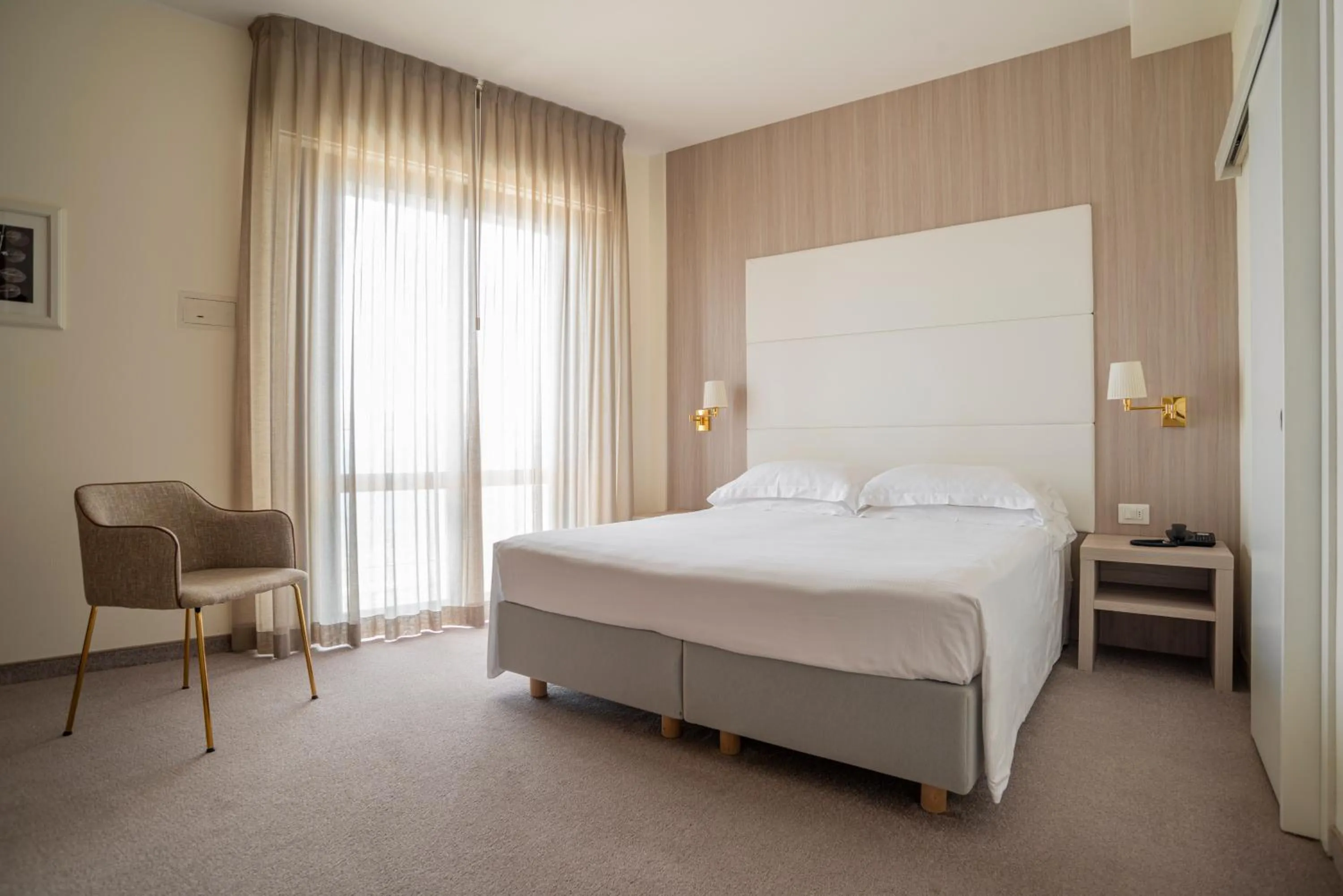 Bedroom, Bed in Hotel Atlantico