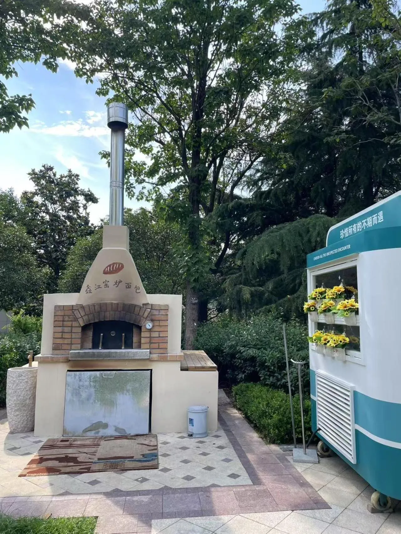 Restaurant/places to eat in Wyndham Qingdao l Free Fixed-Time Shuttle Service Between Hotel and Airport & North Railway Station l Outdoor Children's Amusement Park l 1-Hour Play Snooker or Table Tennis