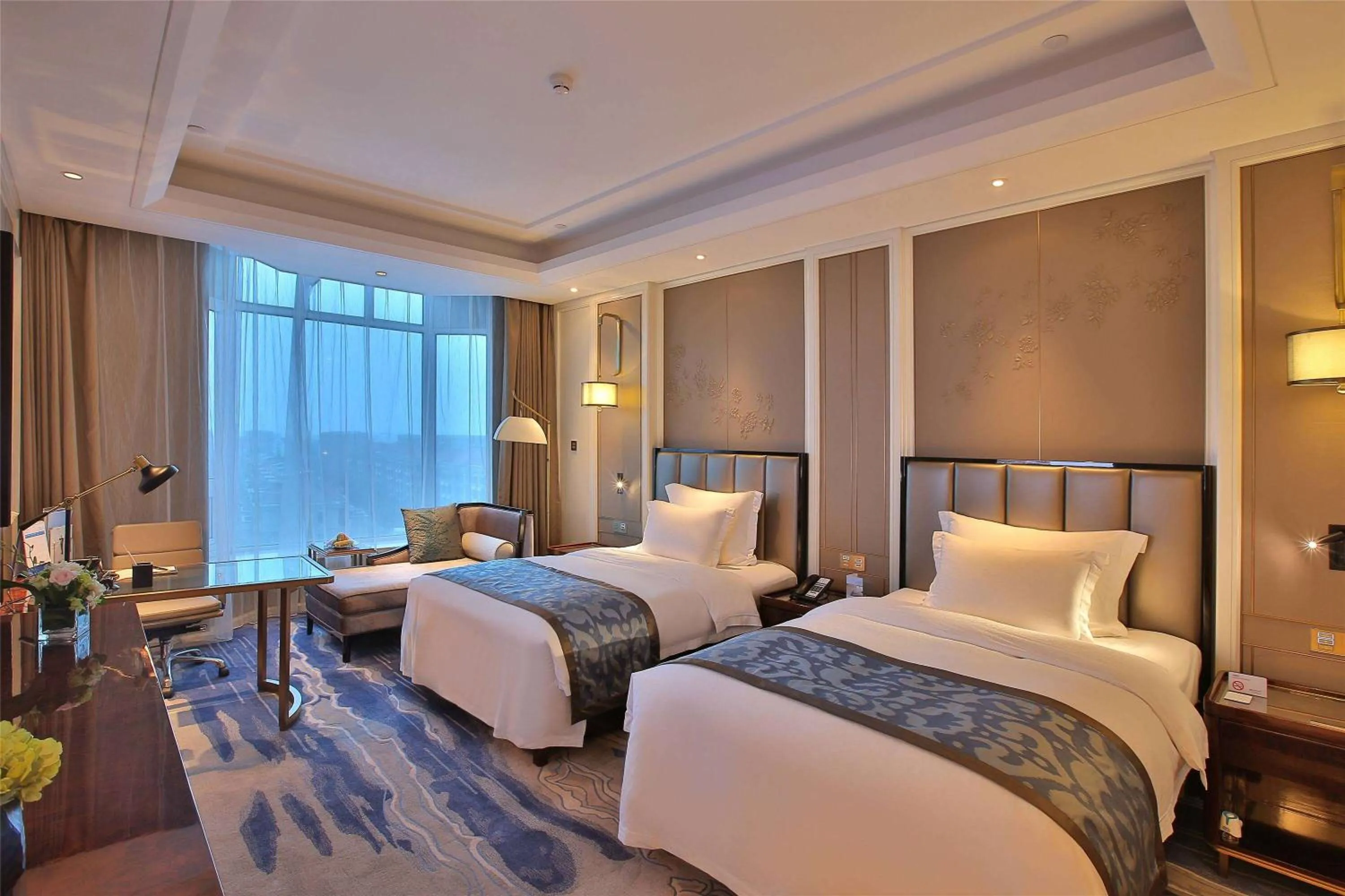 Photo of the whole room, Bed in Wyndham Qingdao l Free Fixed-Time Shuttle Service Between Hotel and Airport & North Railway Station l Outdoor Children's Amusement Park l 1-Hour Play Snooker or Table Tennis