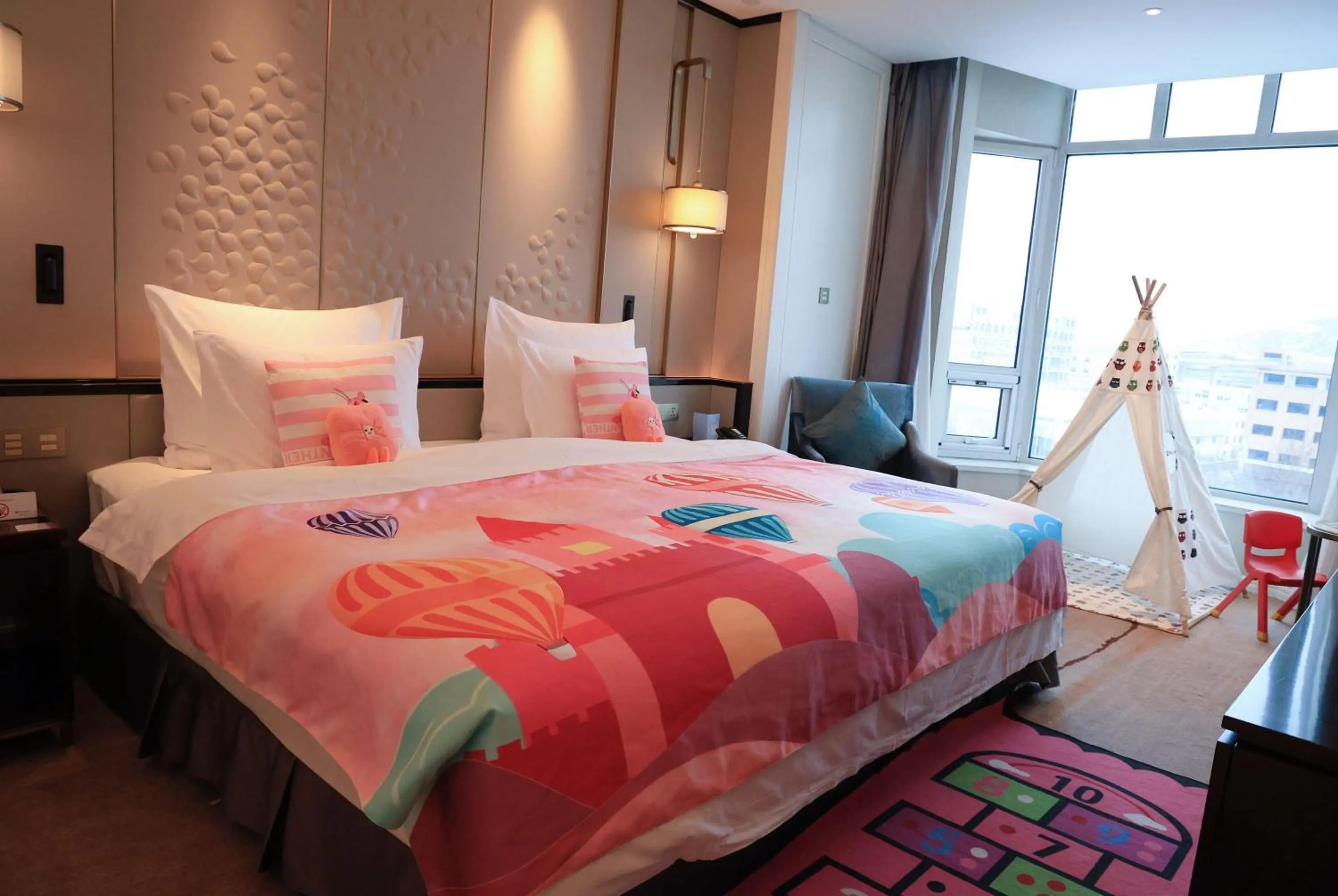 Photo of the whole room, Bed in Wyndham Qingdao