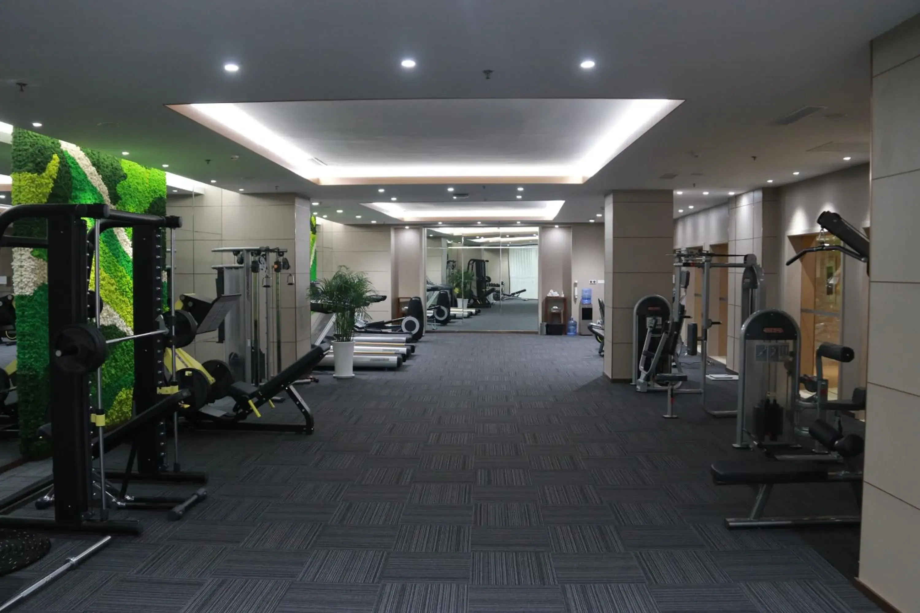 Fitness centre/facilities in Wyndham Qingdao l Free Fixed-Time Shuttle Service Between Hotel and Airport & North Railway Station l Outdoor Children's Amusement Park l 1-Hour Play Snooker or Table Tennis Fitness centre/facilities in Wyndham Qingdao l Free Fixed-Time Shuttle Service Between Hotel and Airport & North Railway Station l Outdoor Children's Amusement Park l 1-Hour Play Snooker or Table Tennis