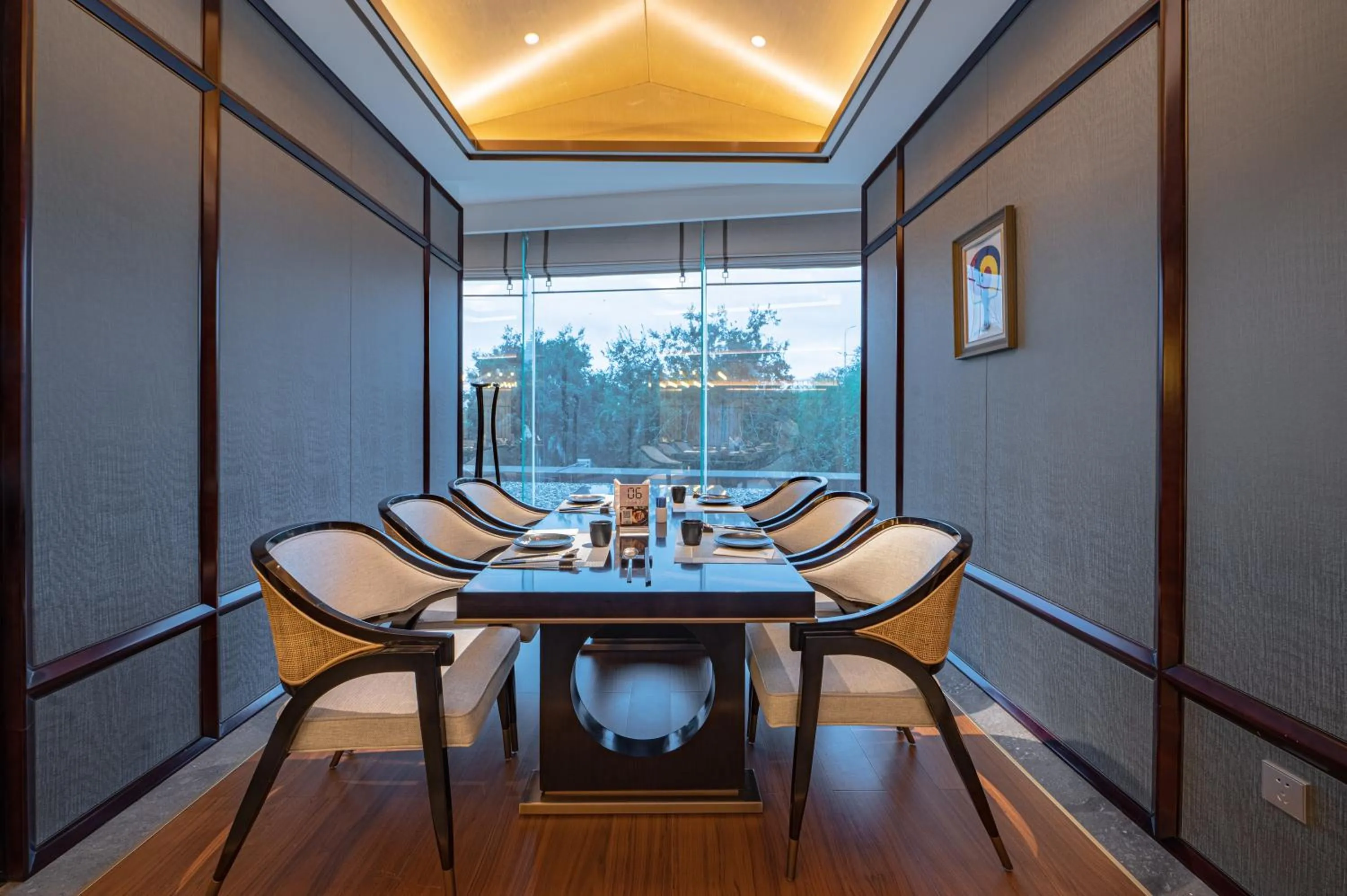 Restaurant/places to eat in Wyndham Qingdao l Free Fixed-Time Shuttle Service Between Hotel and Airport & North Railway Station l Outdoor Children's Amusement Park l 1-Hour Play Snooker or Table Tennis